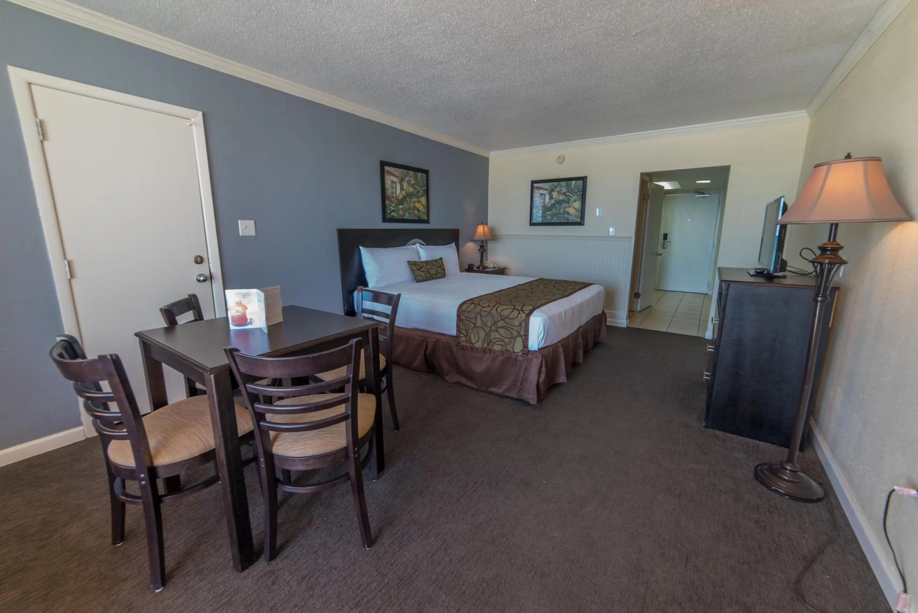 Living room, Bed in Seahaven Beach Hotel Panama City Beach