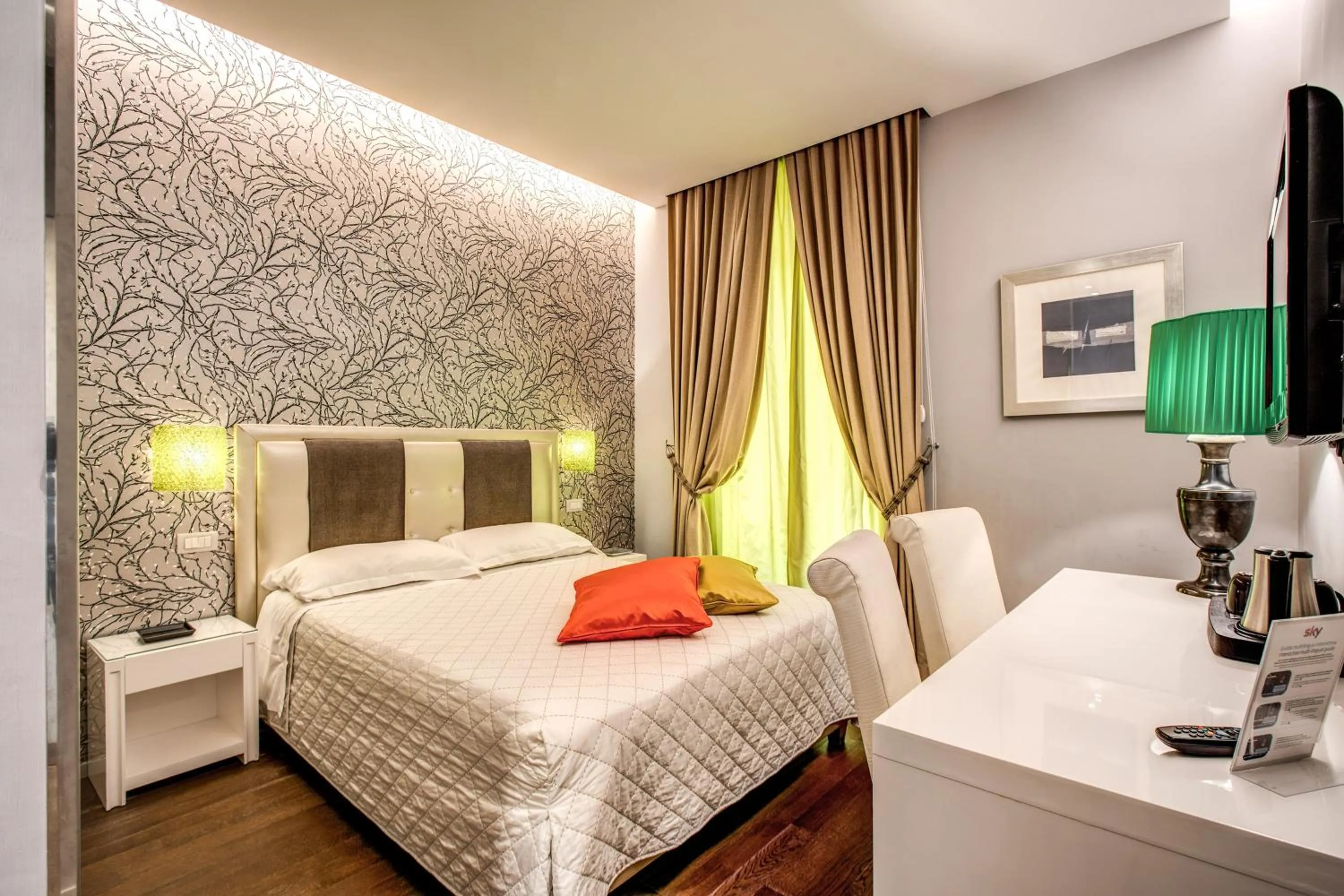 Bed in Boutique Rome Inn