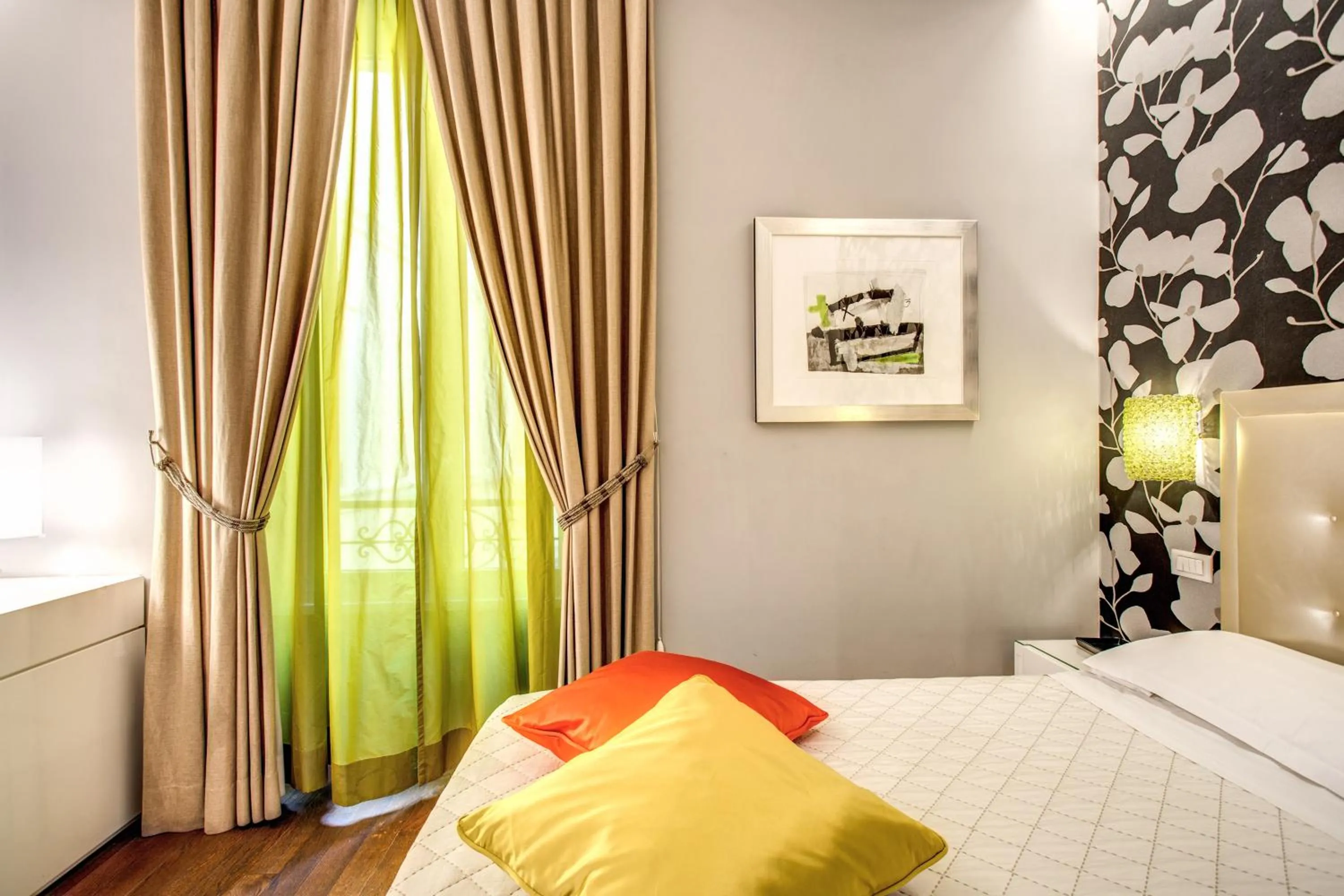 Bed in Boutique Rome Inn
