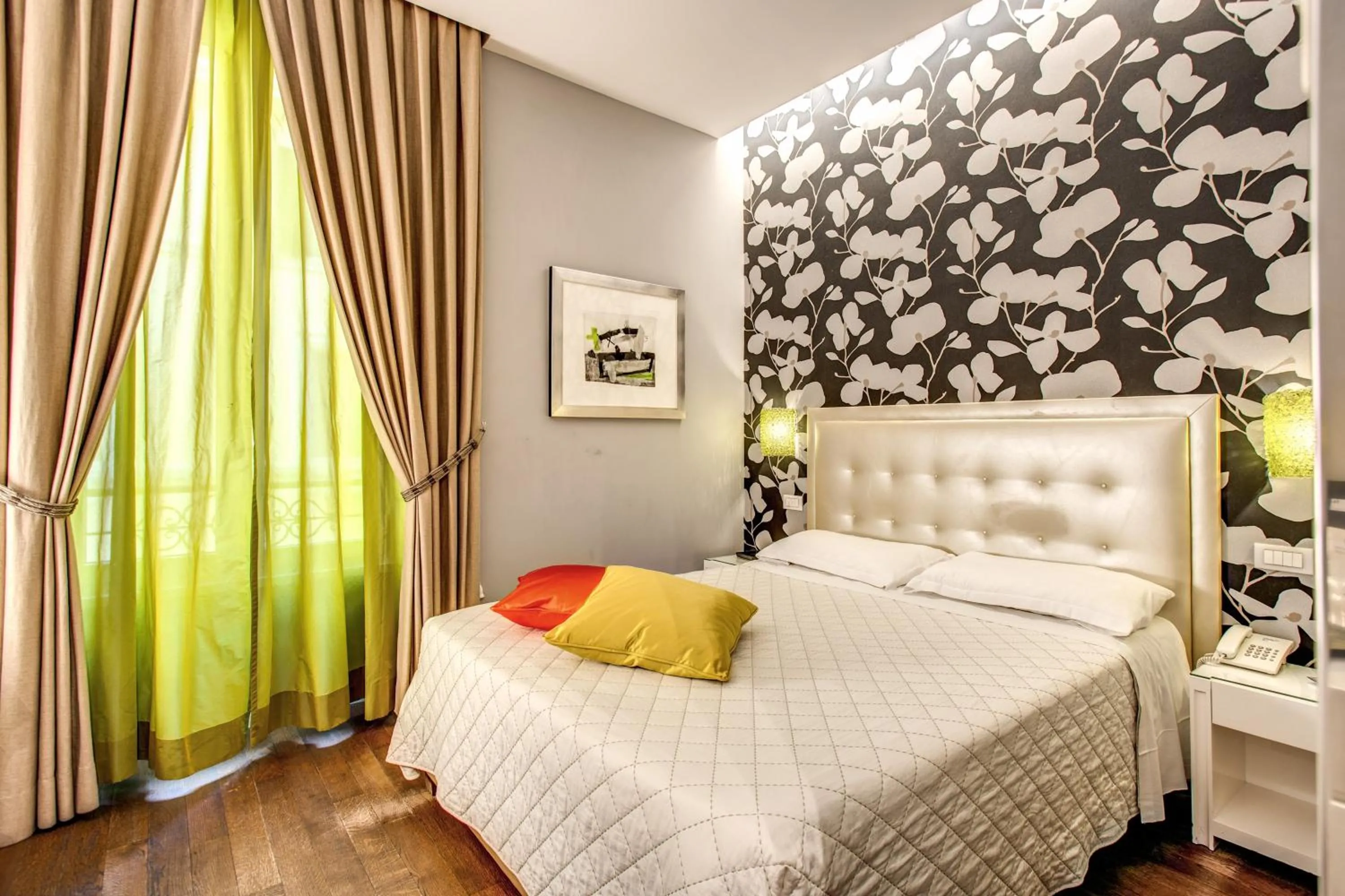 Bed in Boutique Rome Inn