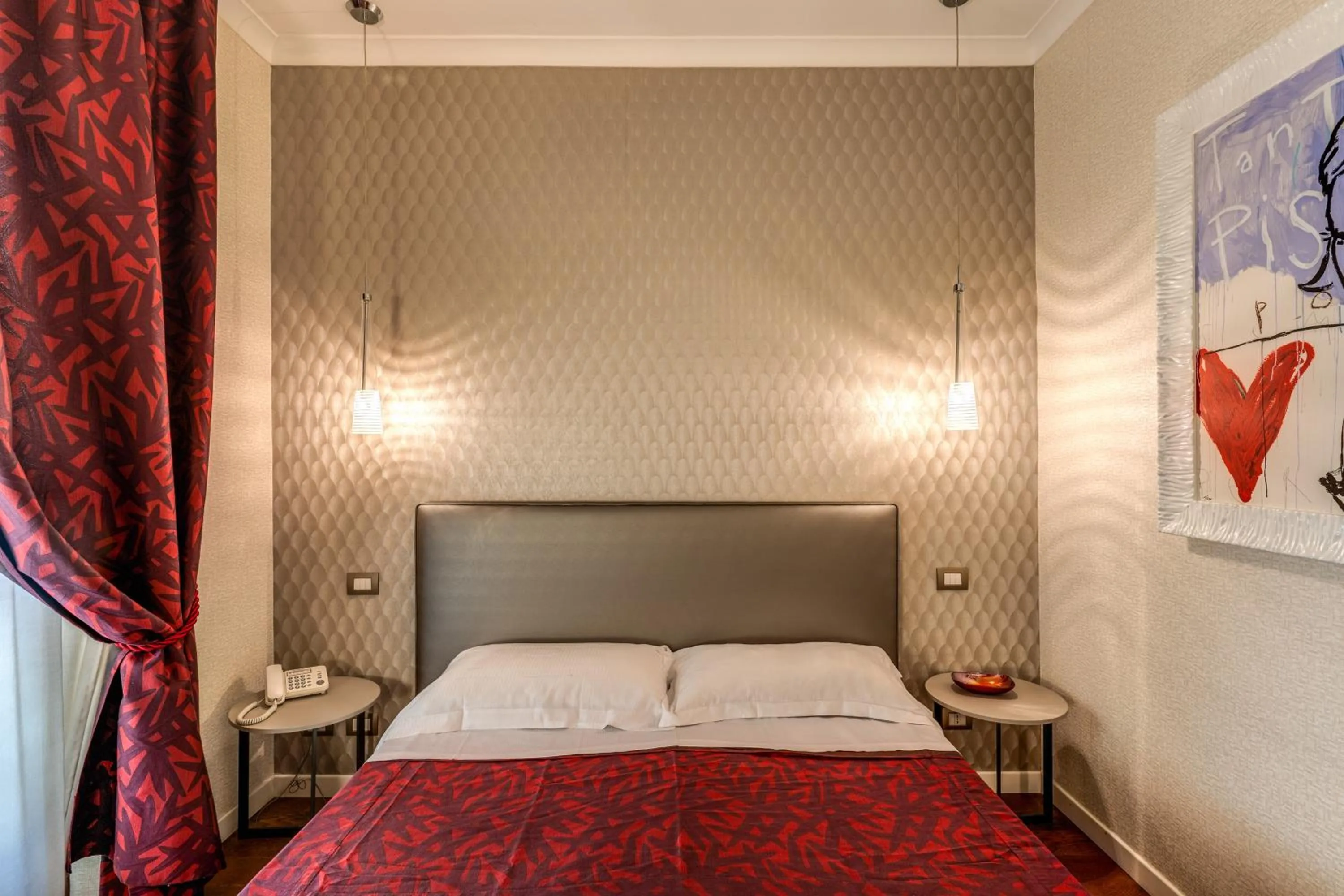 Bed in Boutique Rome Inn