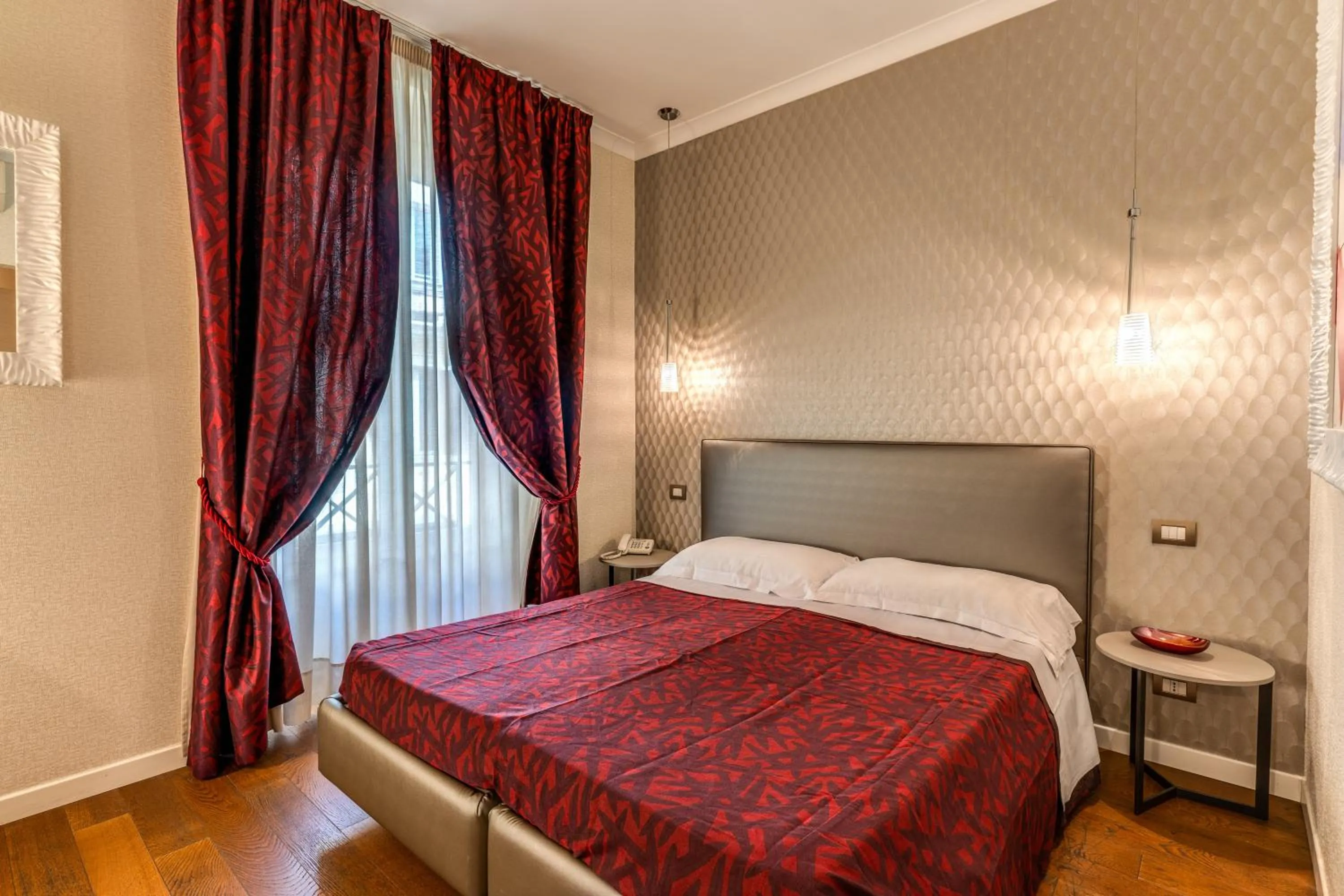 Bed in Boutique Rome Inn