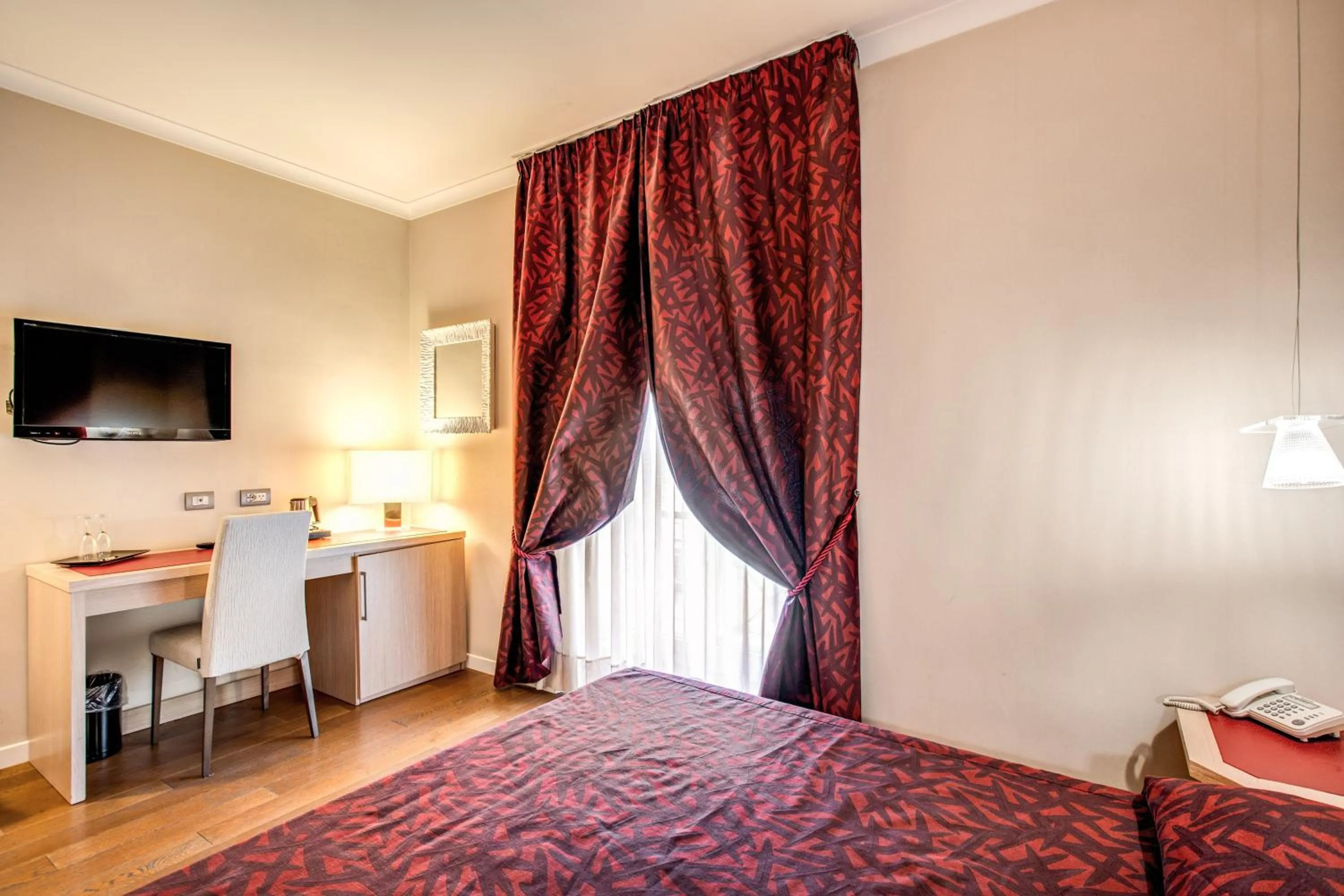 Bed in Boutique Rome Inn