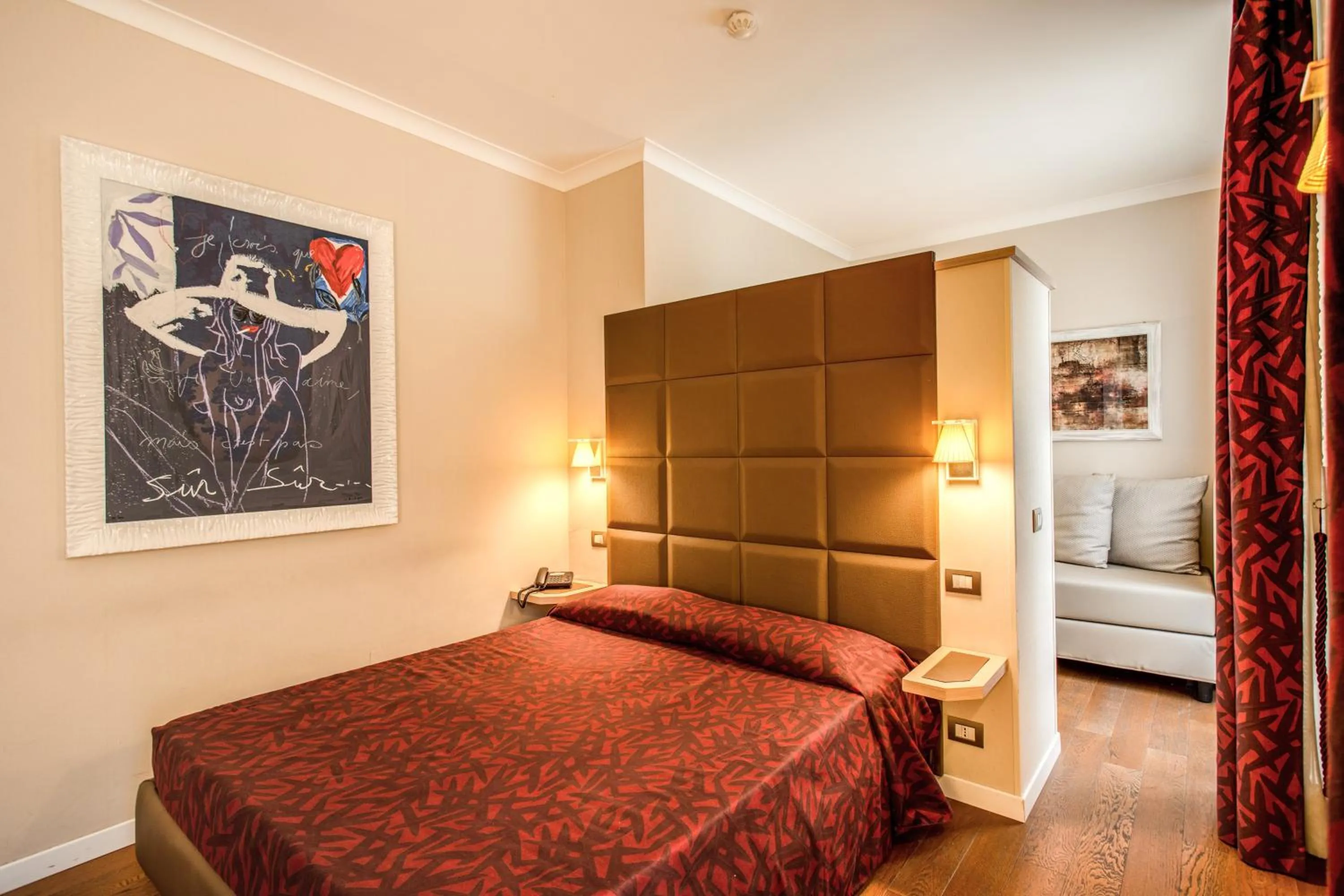 Bed in Boutique Rome Inn