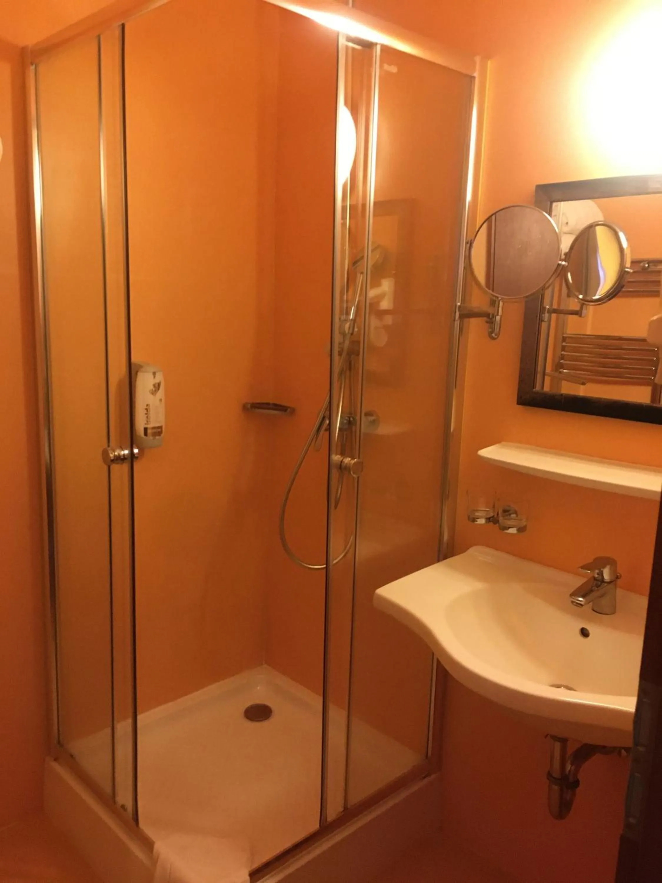 Shower in Belenus Thermalhotel superior