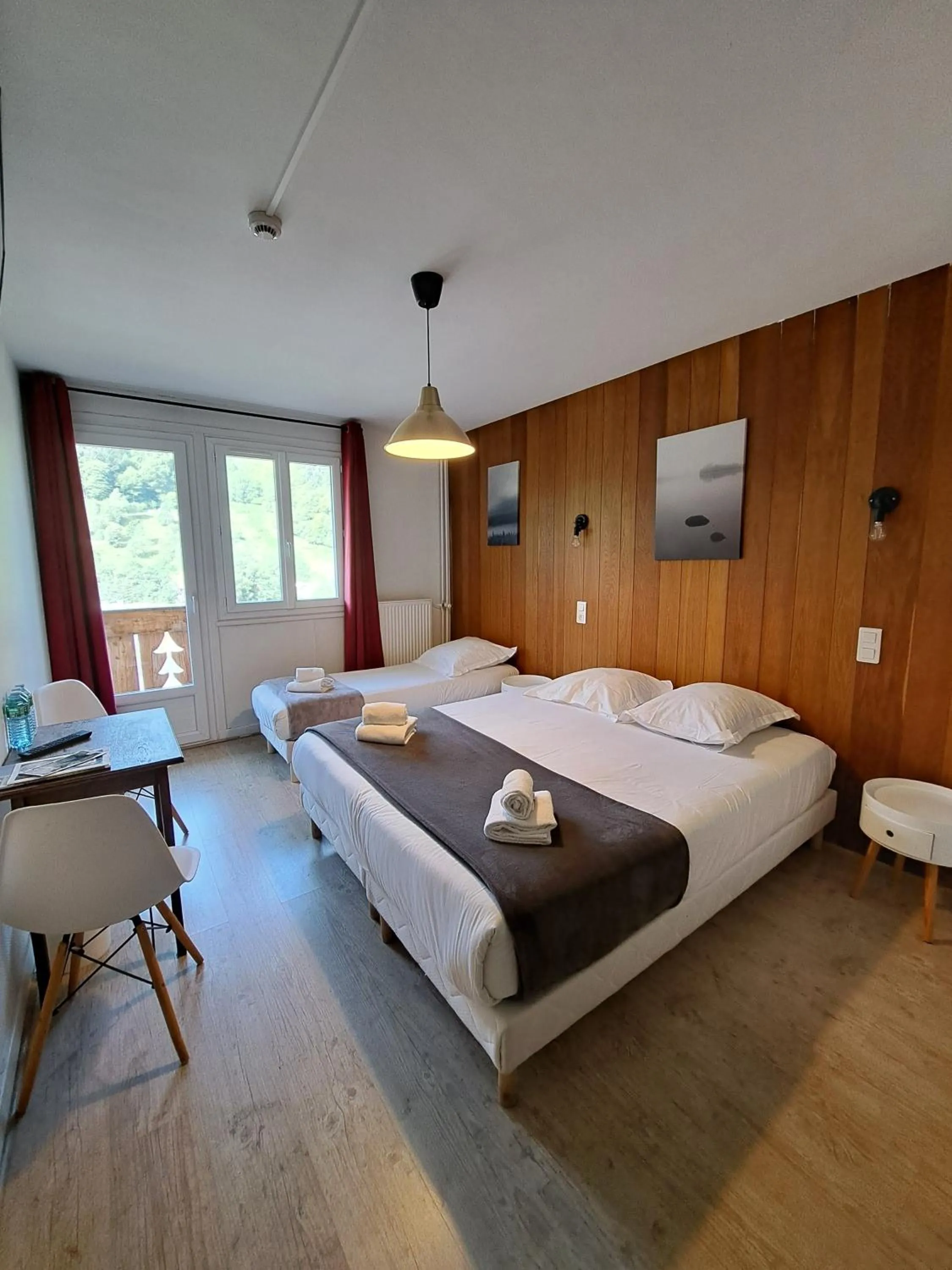 Bed in Hôtel Les Mouflons