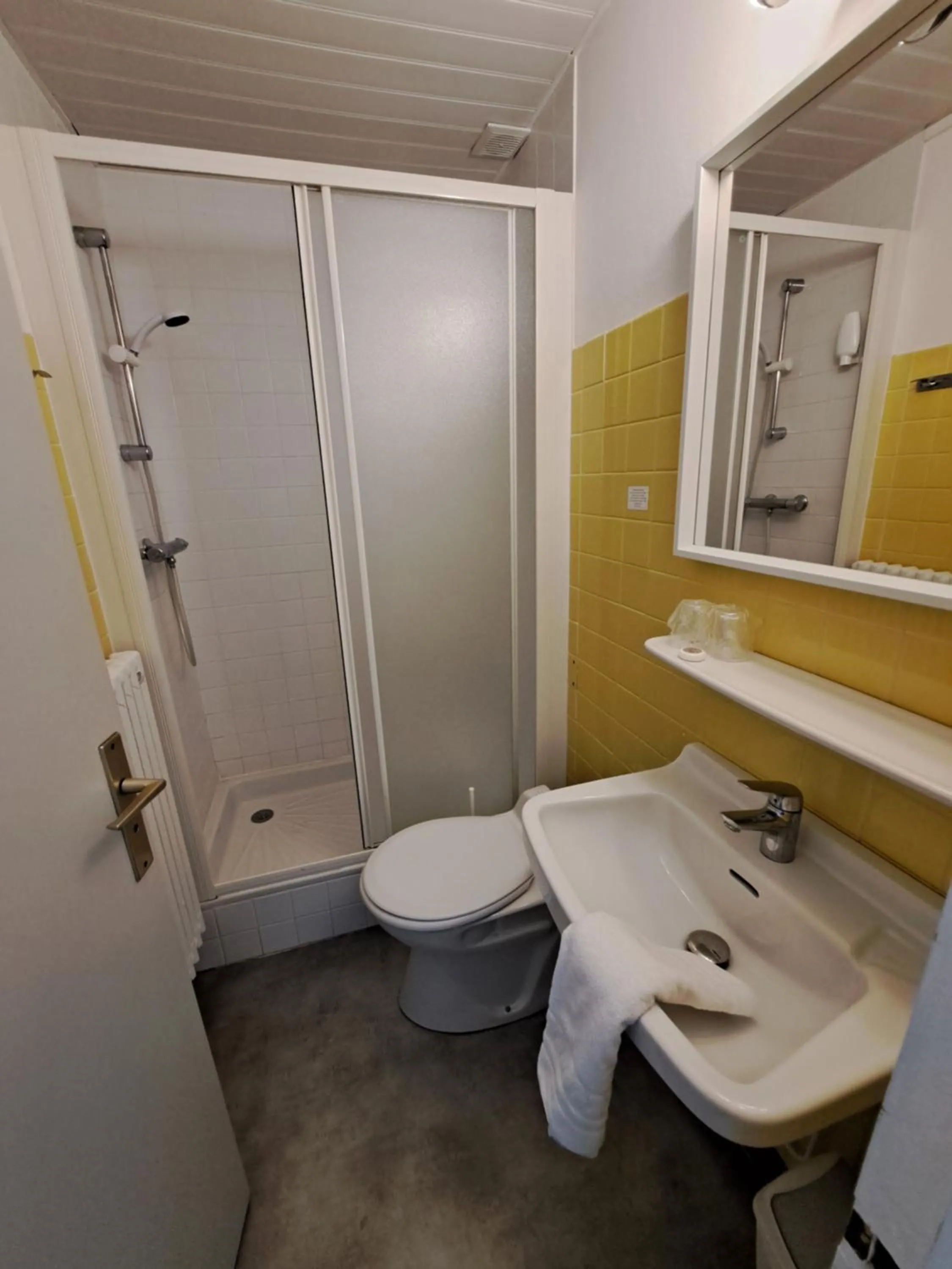 Bathroom in Hôtel Les Mouflons