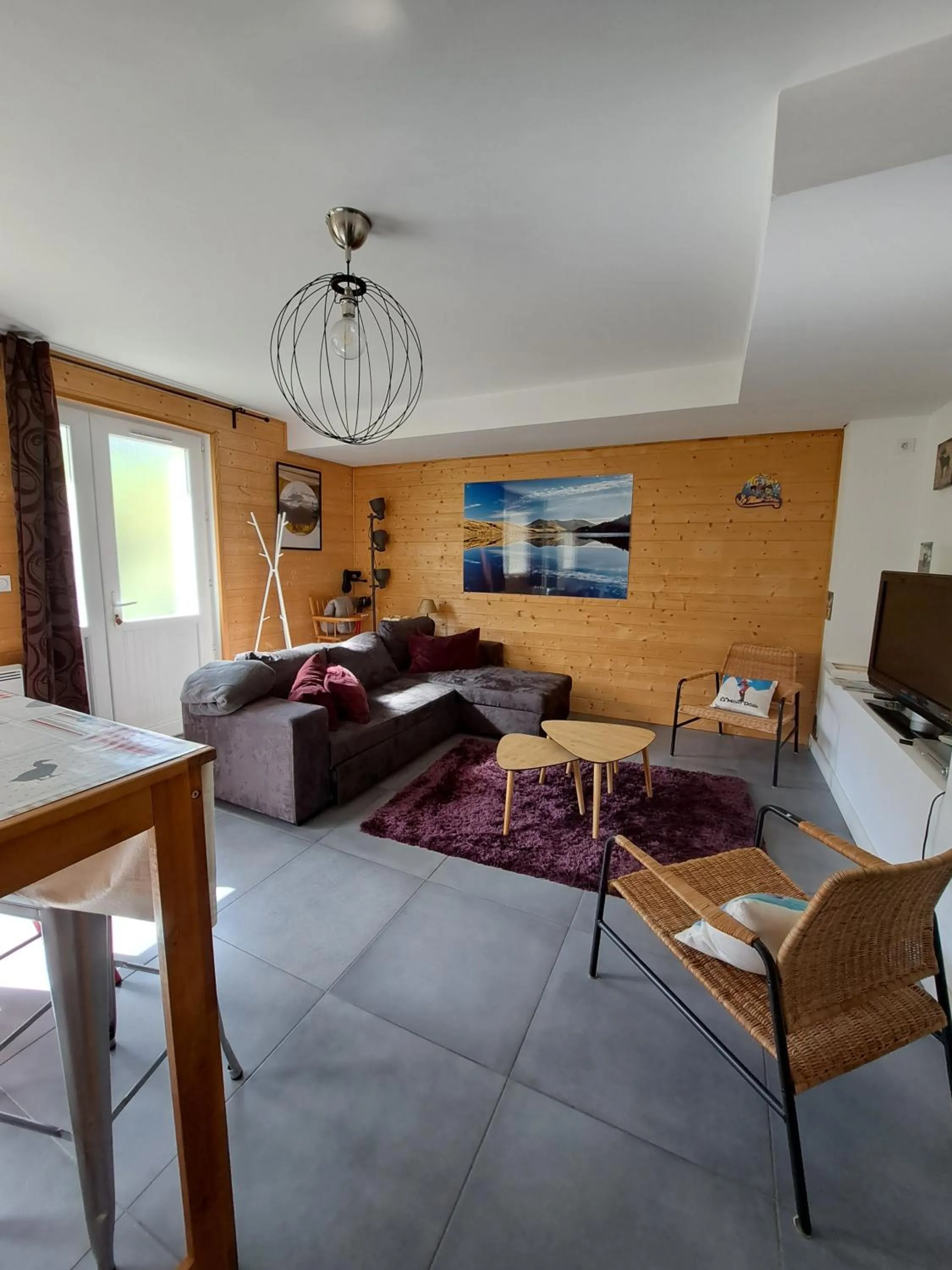 TV and multimedia in Hôtel Les Mouflons