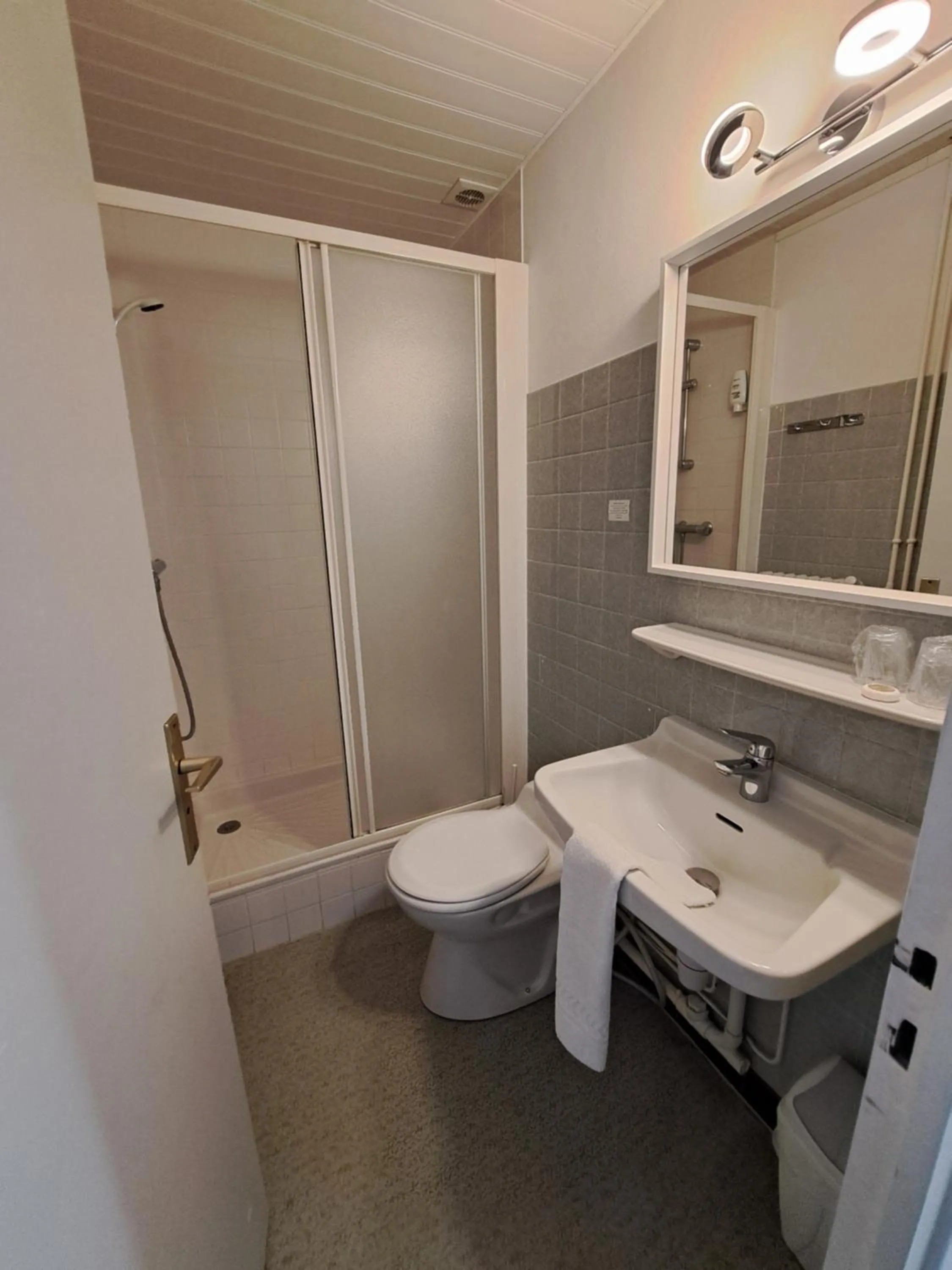 Bathroom in Hôtel Les Mouflons