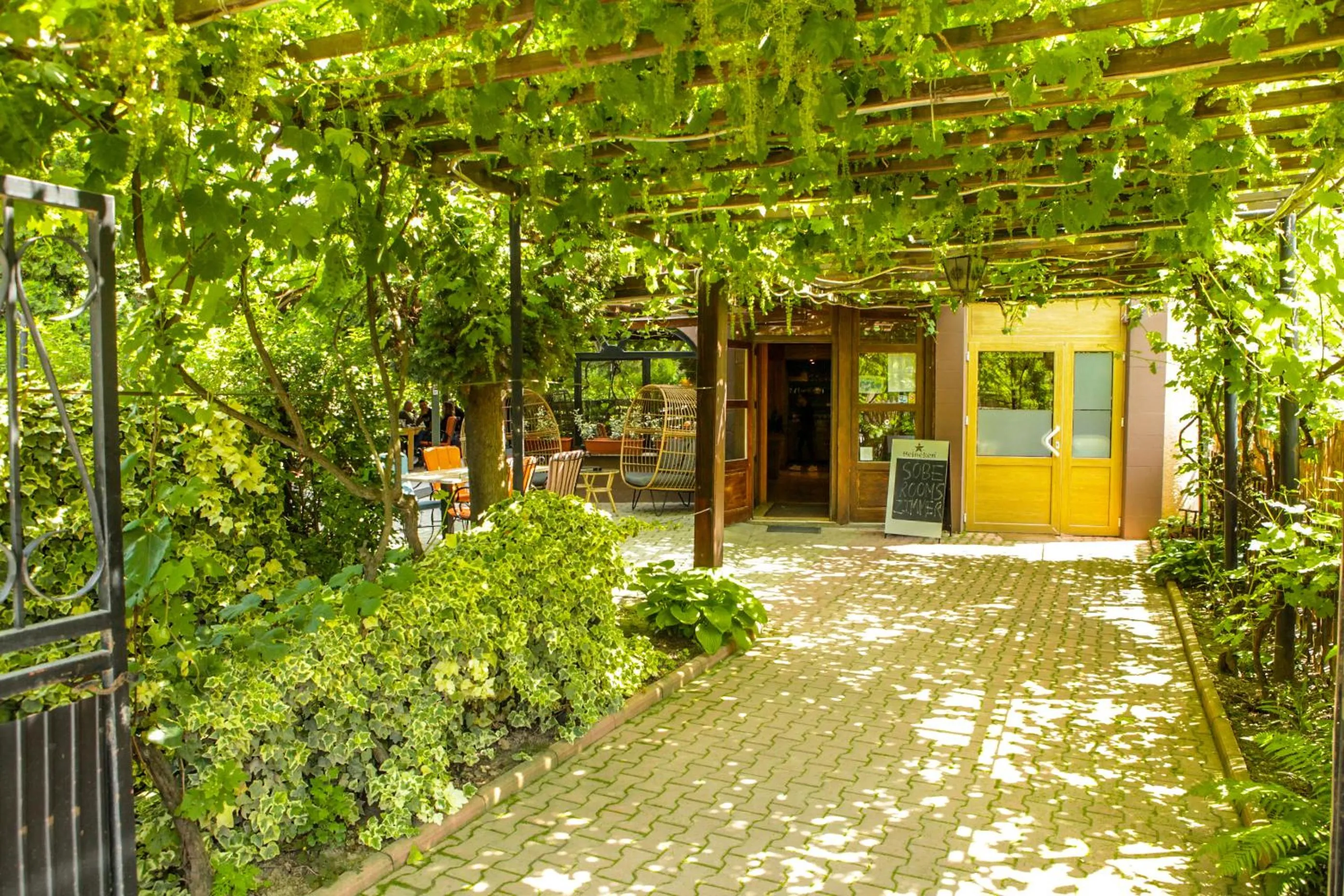 Restaurant/places to eat in Gorski vrt