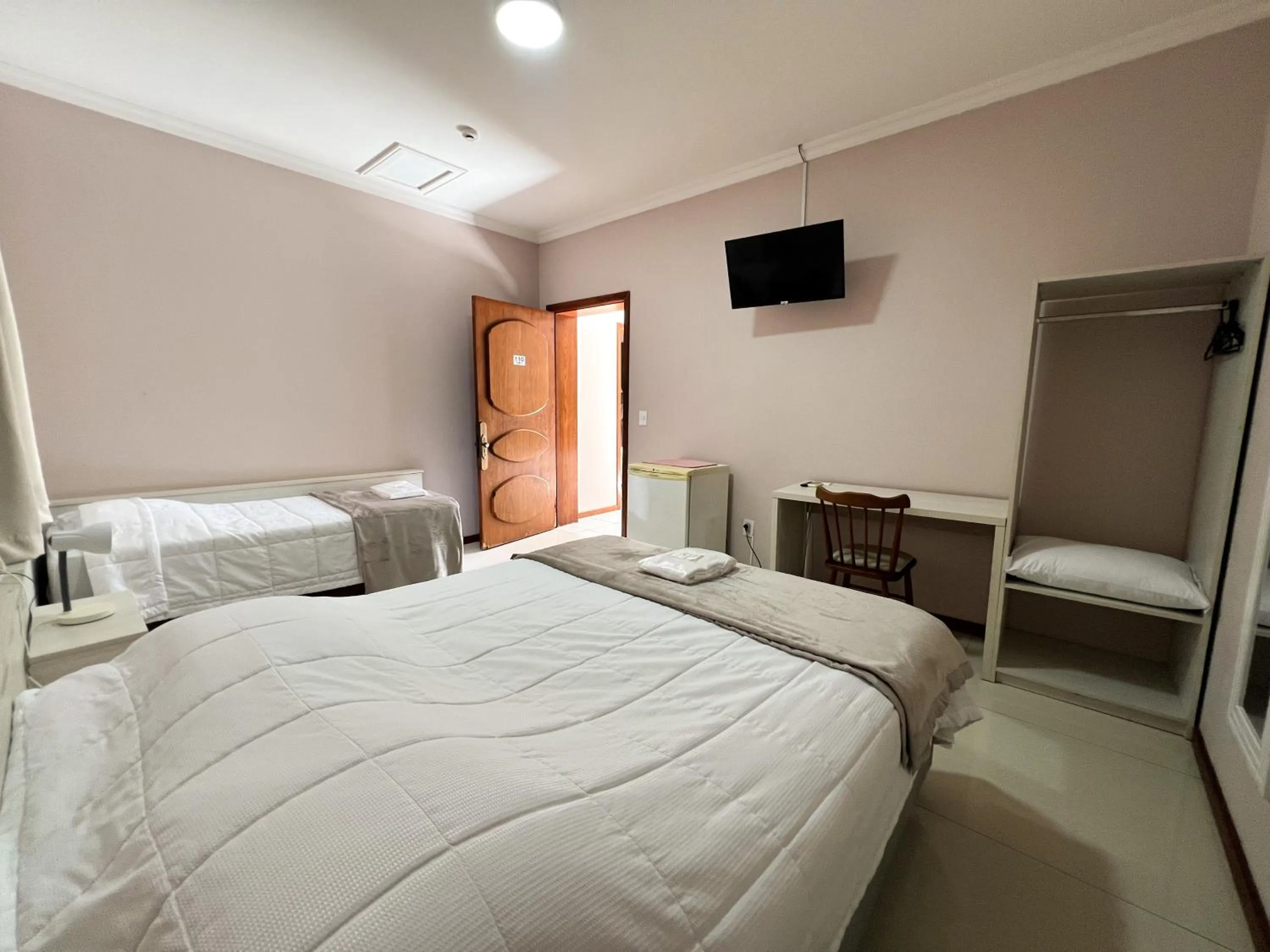 Photo of the whole room, Bed in Hotel Villa Souza Ltda