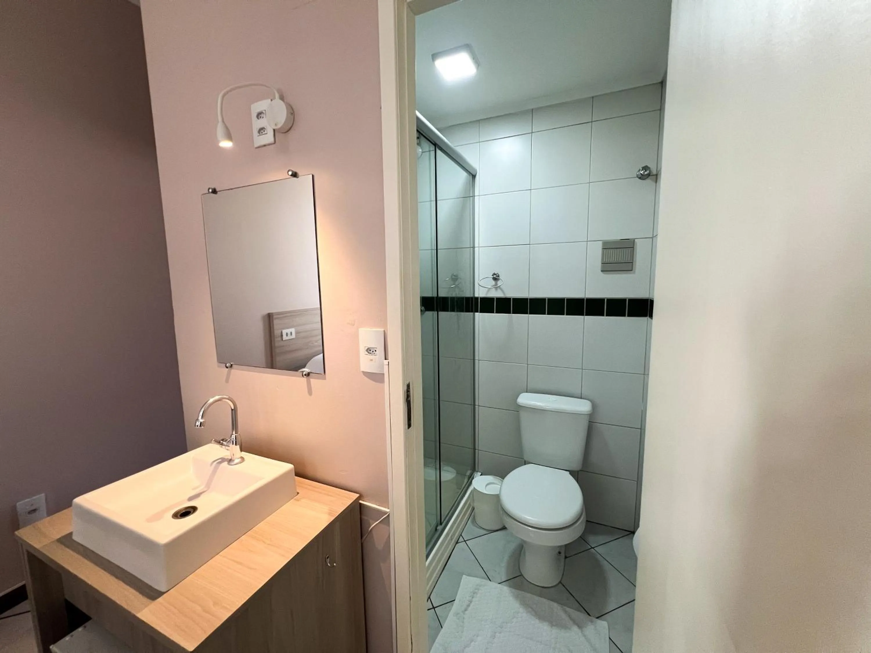 Shower in Hotel Villa Souza Ltda