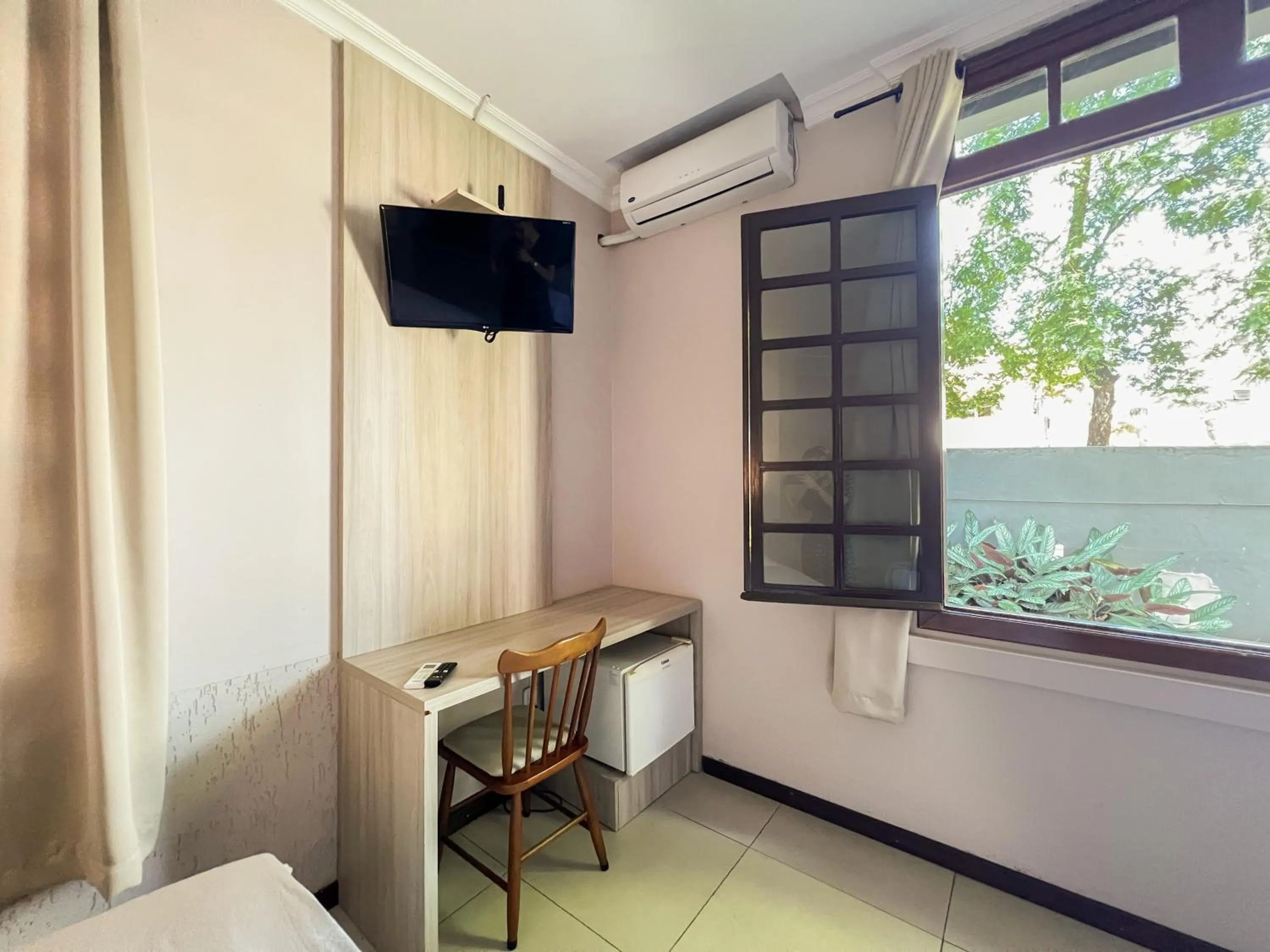 TV and multimedia in Hotel Villa Souza Ltda