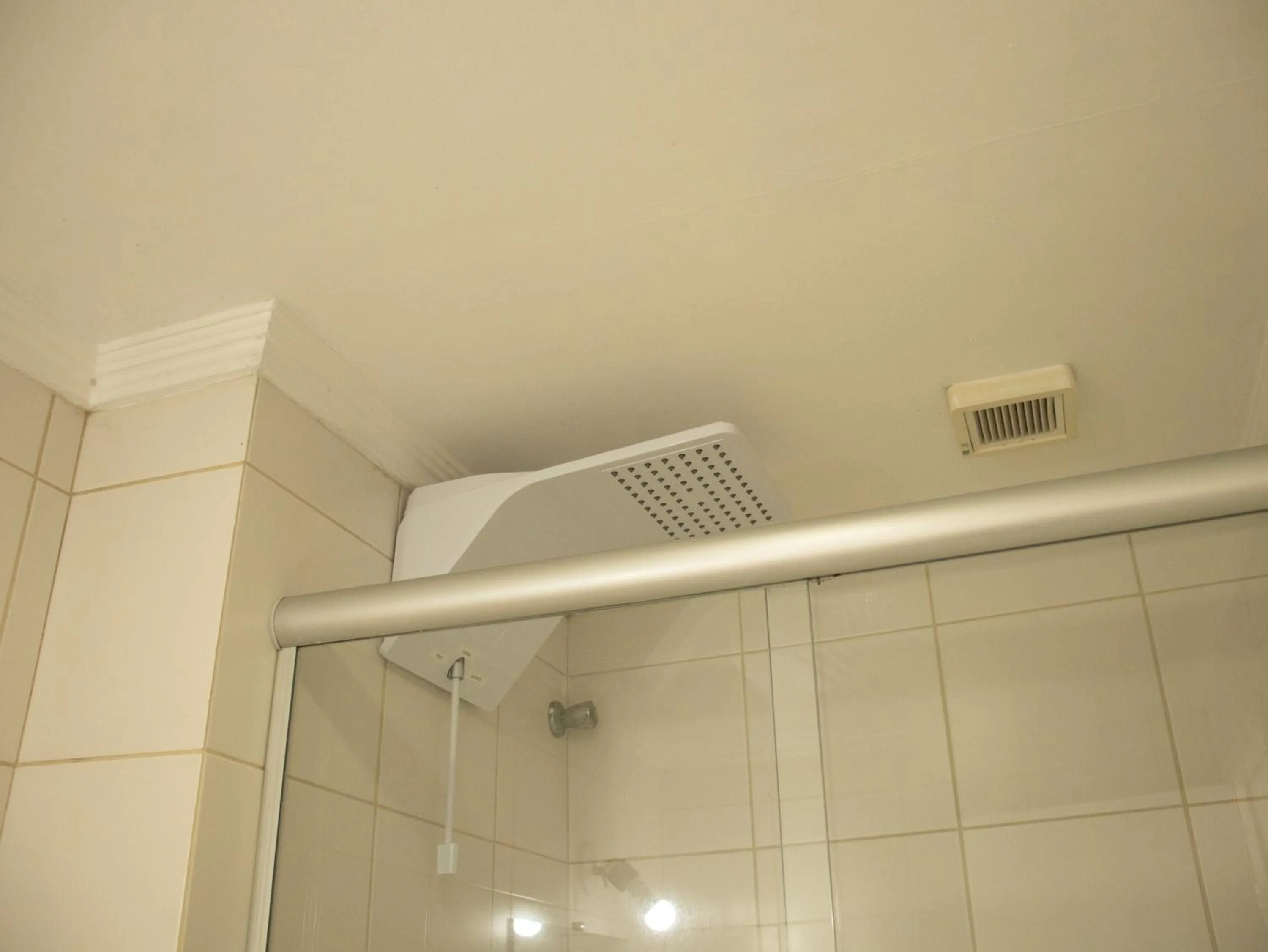 Shower in Hotel Villa Souza Ltda
