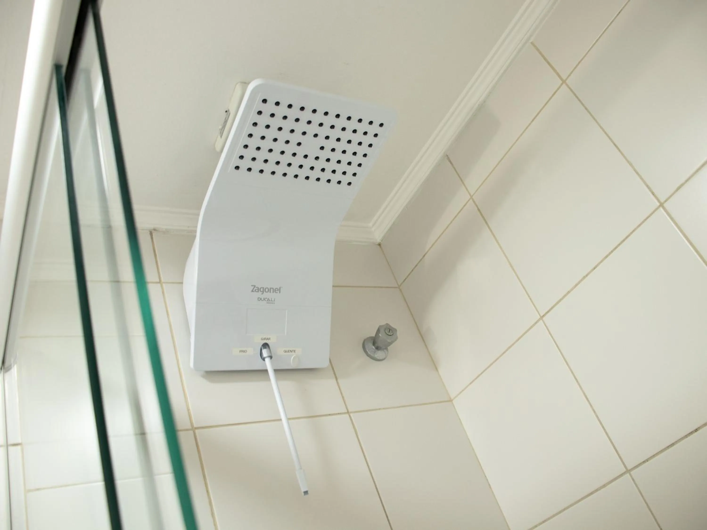 Shower in Hotel Villa Souza Ltda