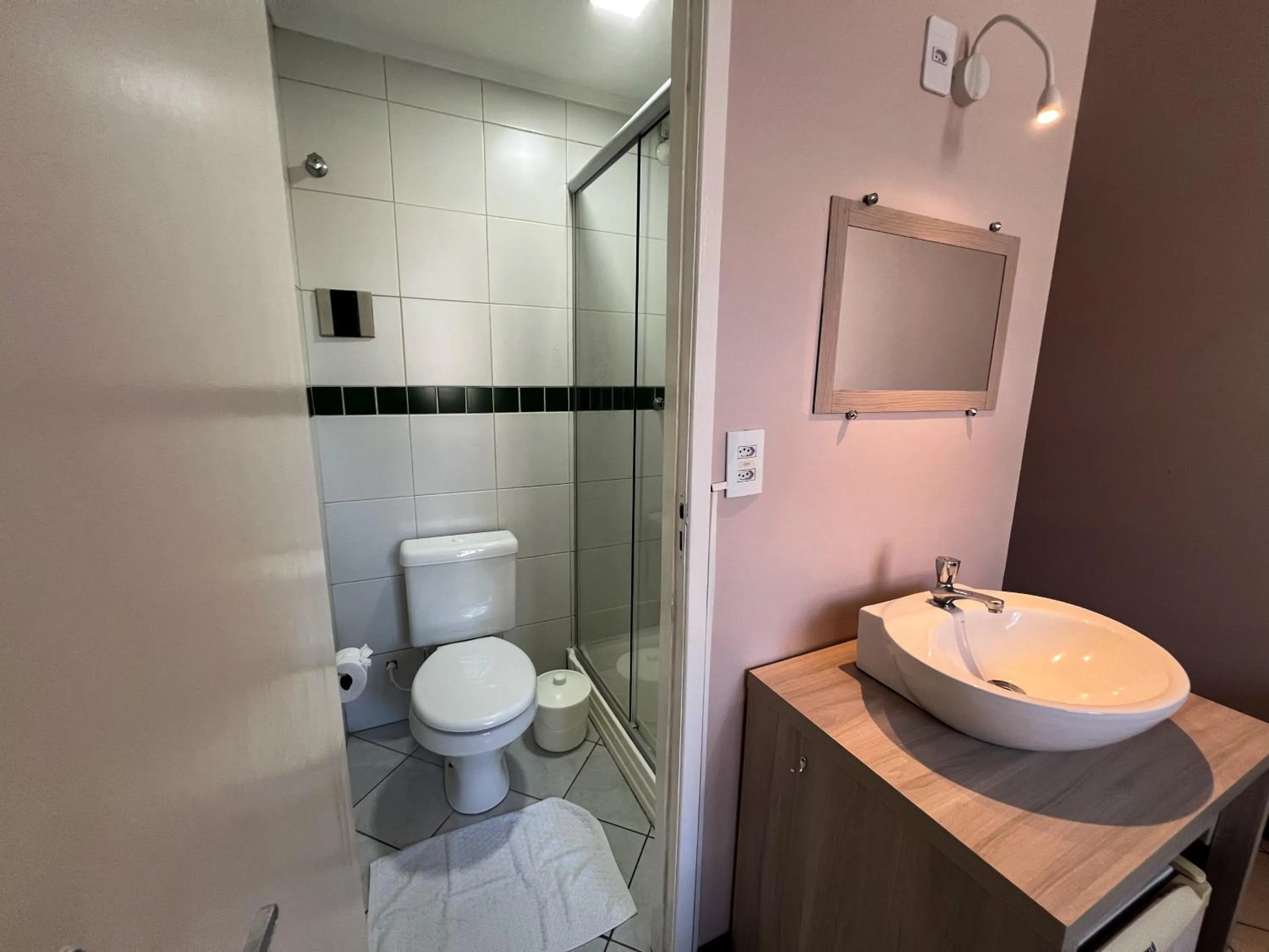 Toilet in Hotel Villa Souza Ltda