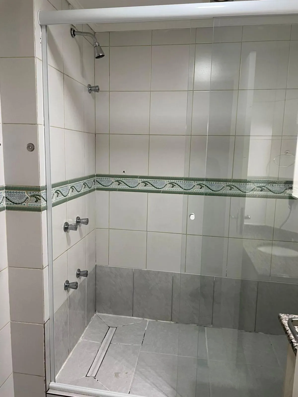 Shower in Hotel Villa Souza Ltda