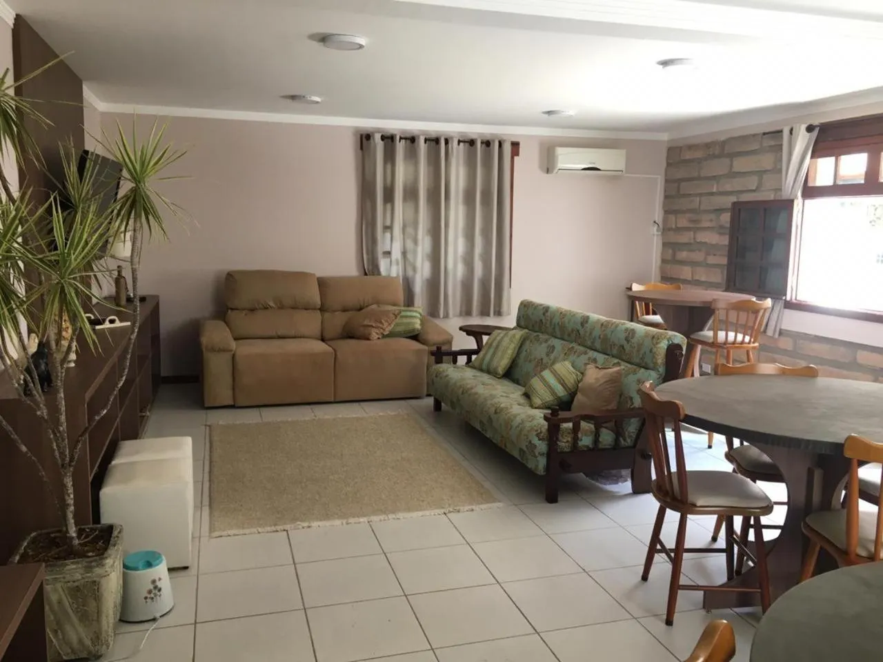 Communal lounge/ TV room in Hotel Villa Souza Ltda