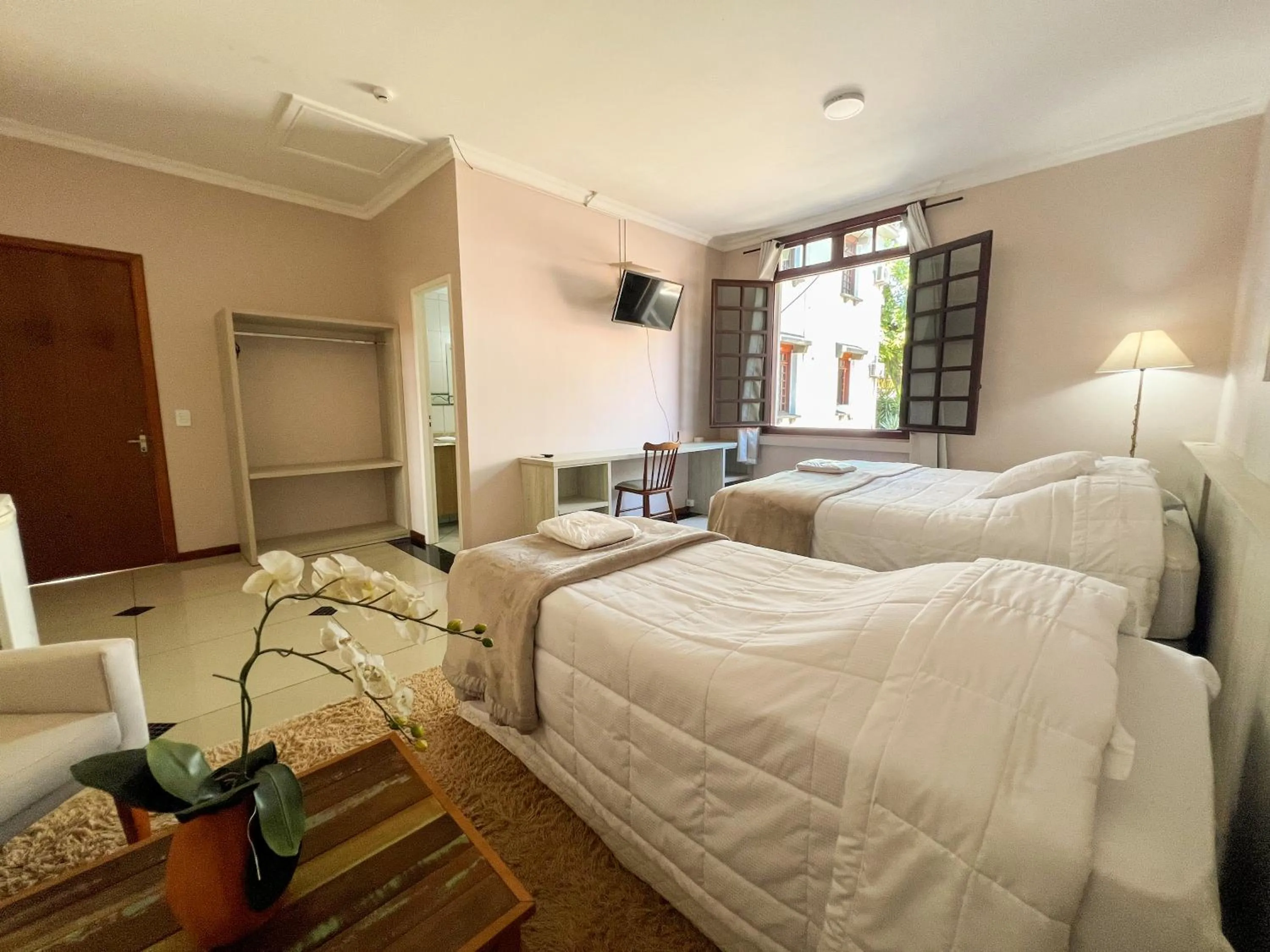 Photo of the whole room, Bed in Hotel Villa Souza Ltda