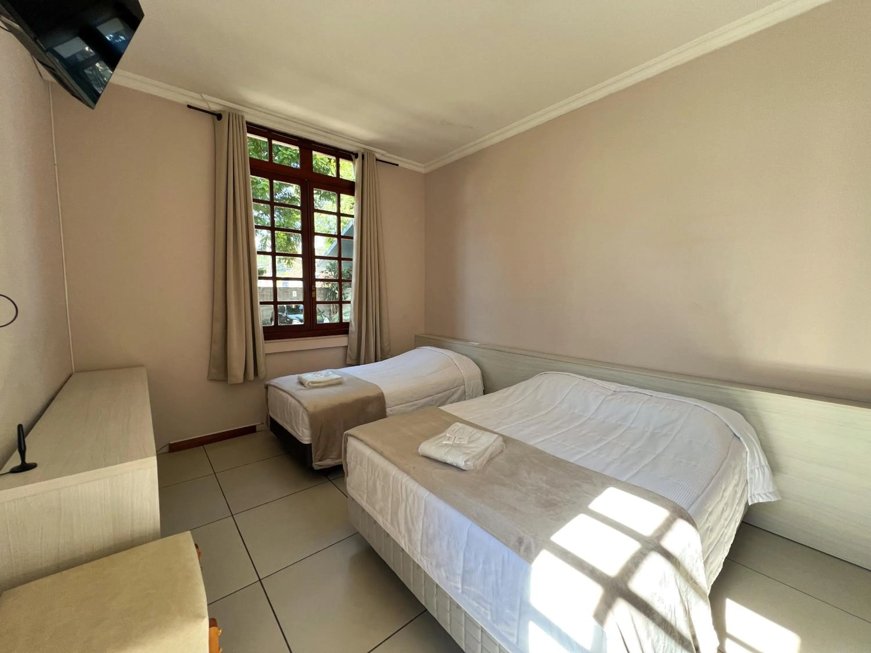 Photo of the whole room, Bed in Hotel Villa Souza Ltda