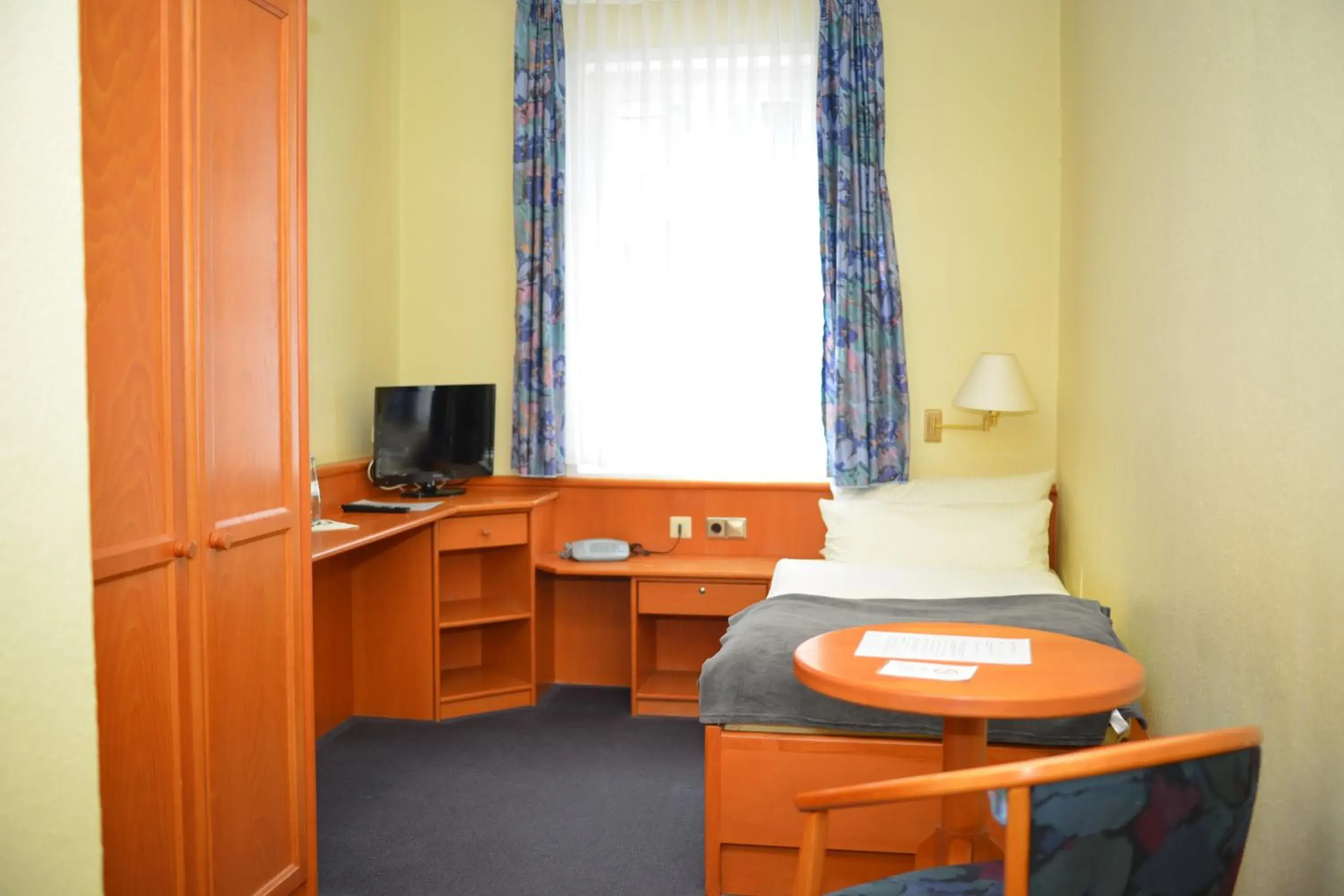 Single Room - single occupancy in Hotel Zur Stadt Cassel Single Room - single occupancy in Hotel Zur Stadt Cassel