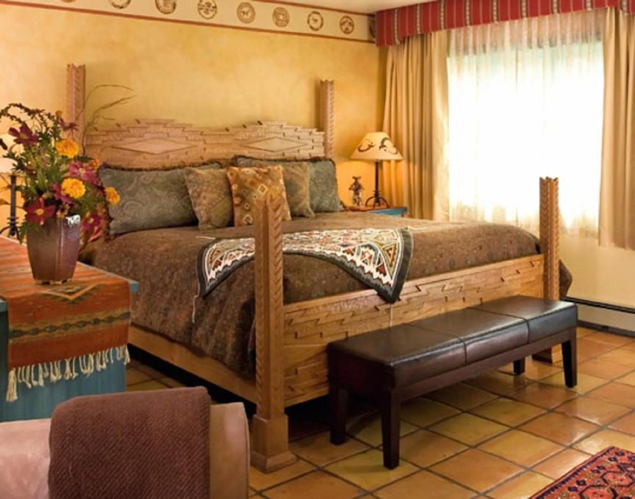 Deluxe King Room in El Farolito B&B Inn