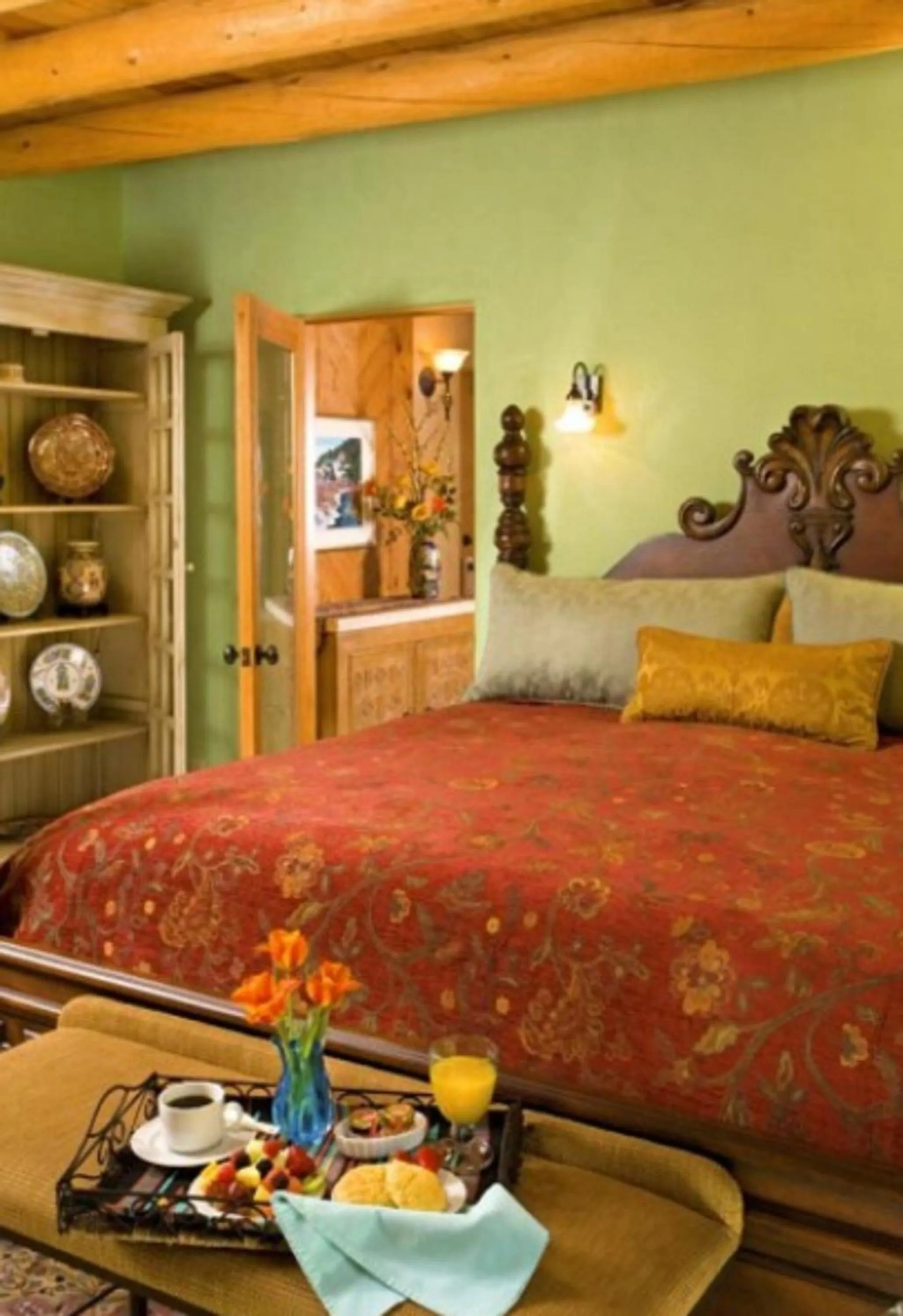 King Suite in El Farolito B&B Inn