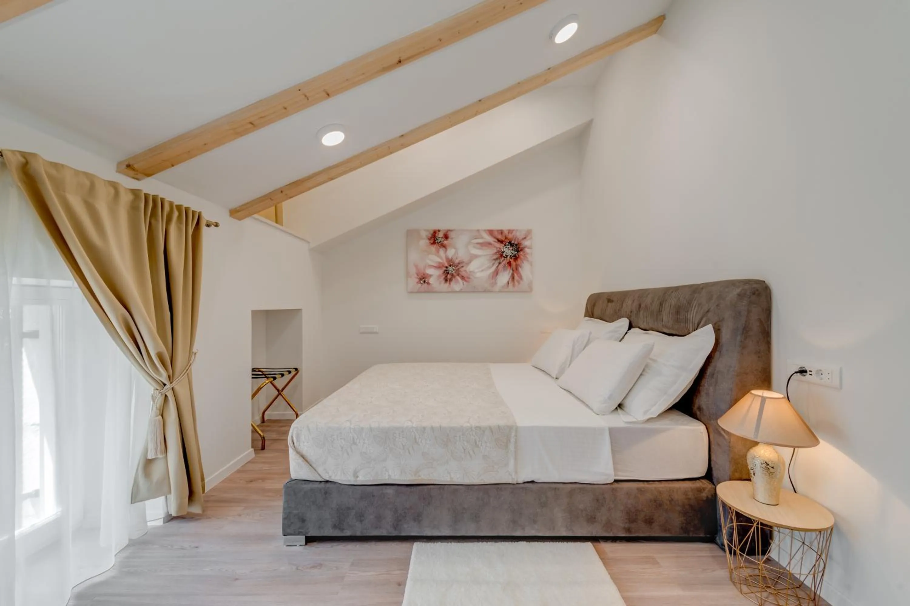 Deluxe Room in Princ Heritage Rooms