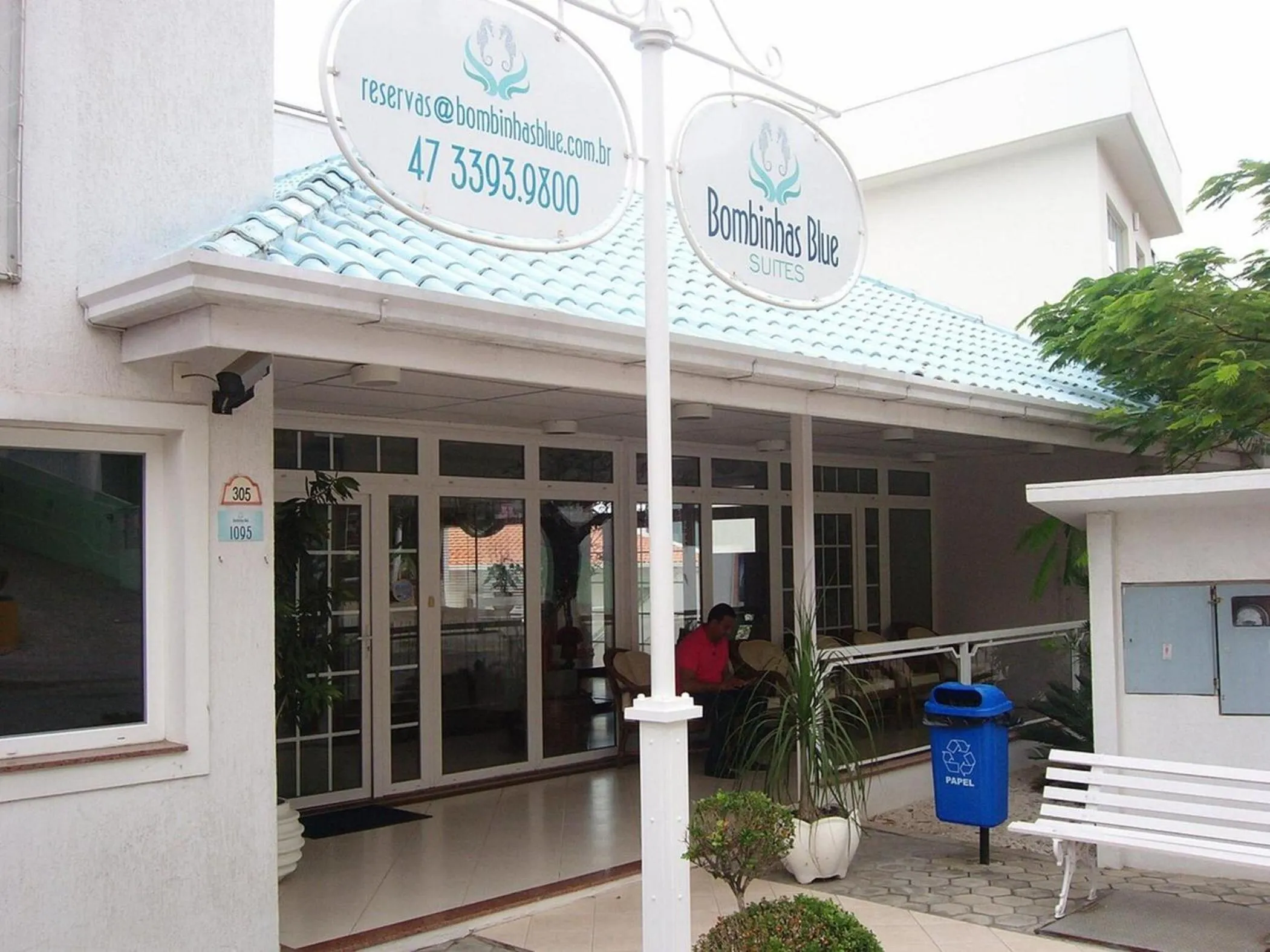 Facade/entrance in Bombinhas Blue Suítes