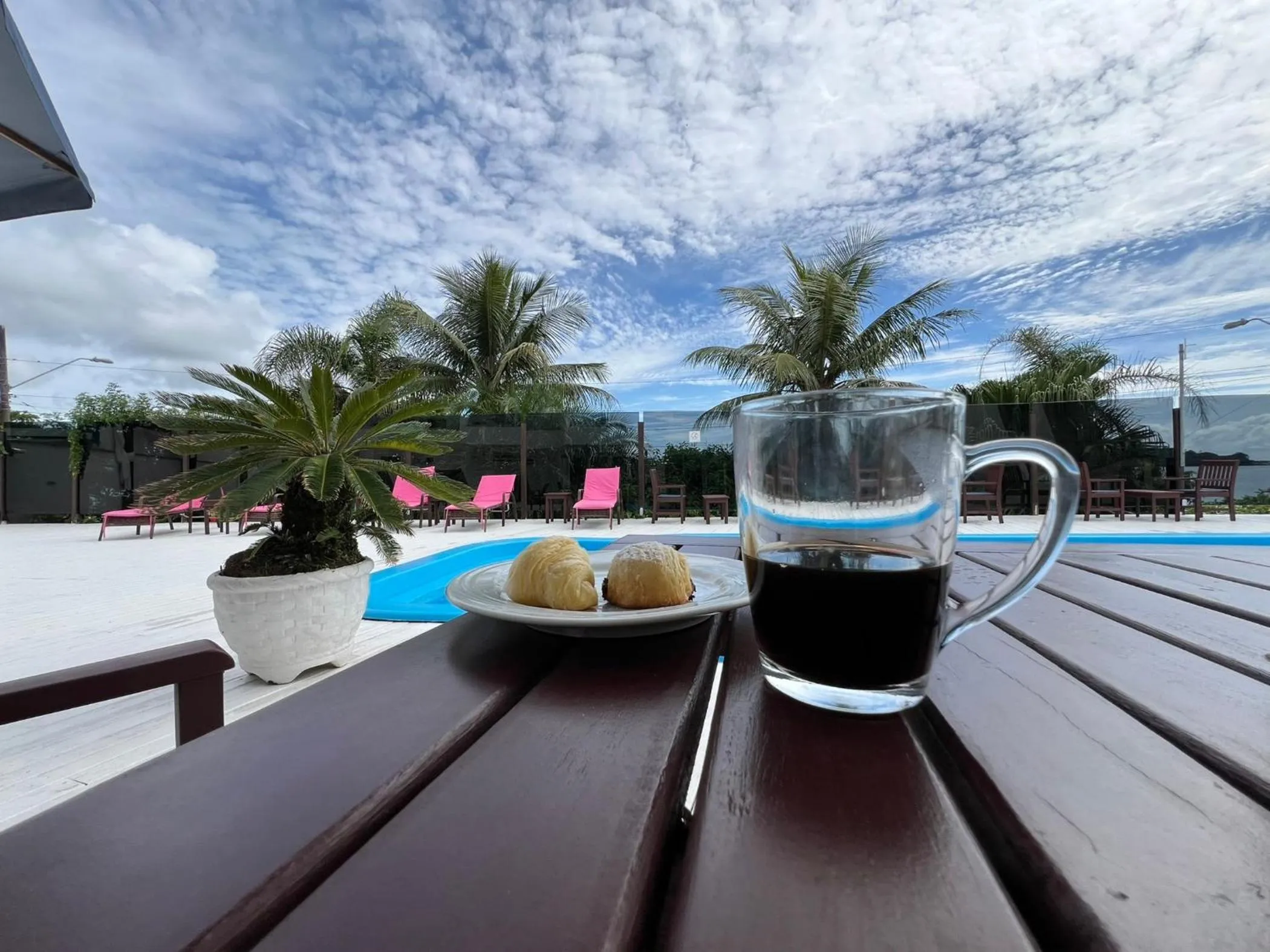 Swimming pool in Bombinhas Blue Suítes