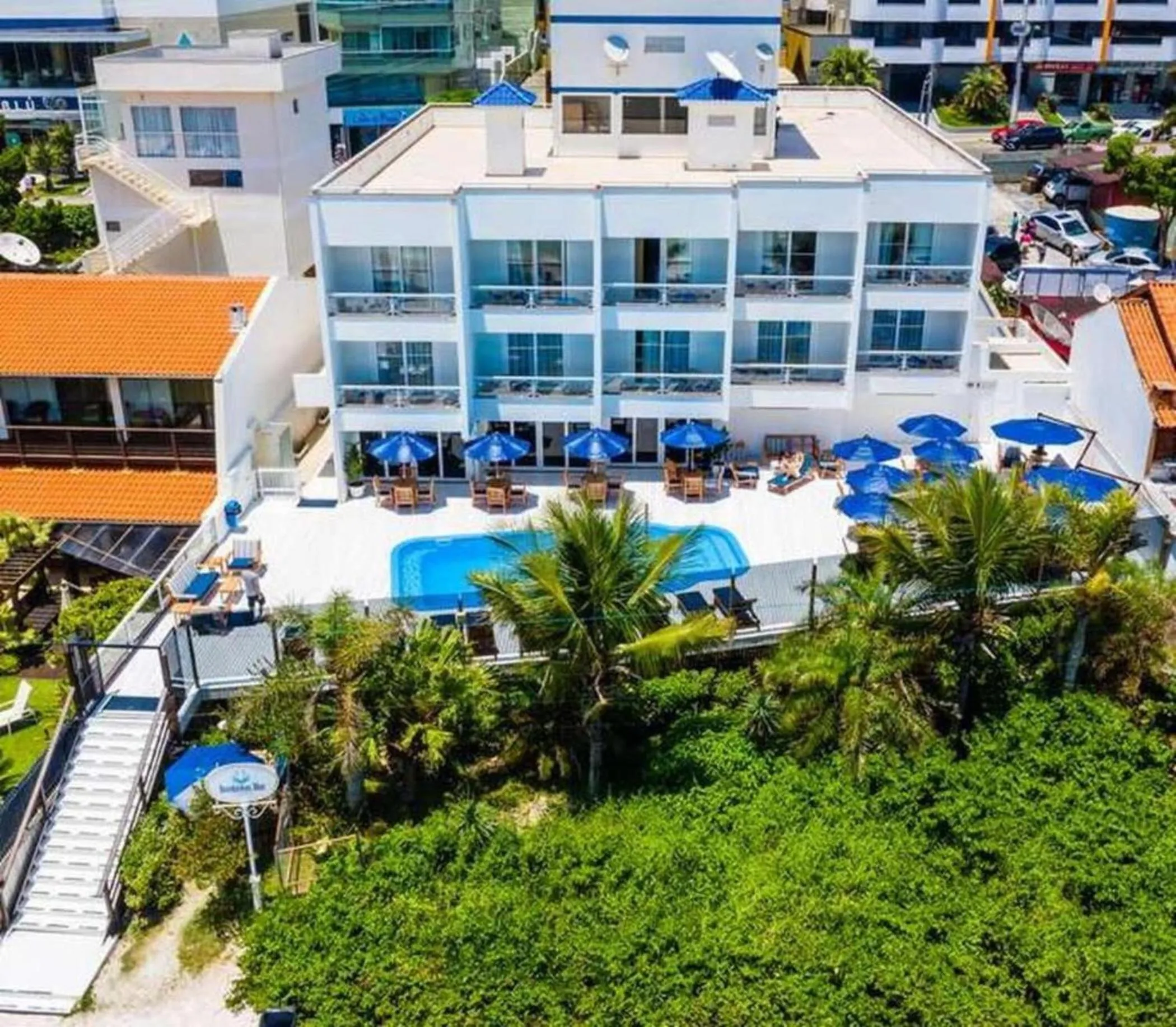 Property building in Bombinhas Blue Suítes