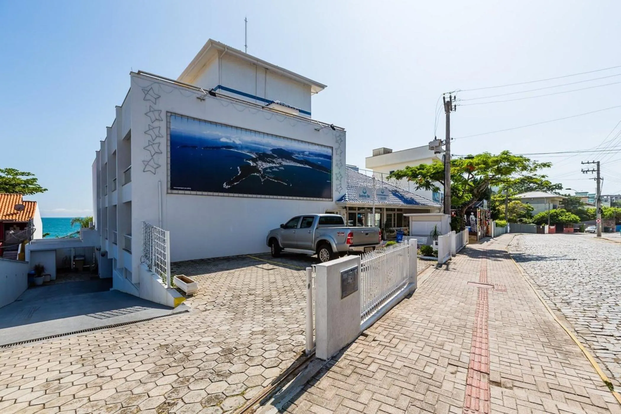 Property building in Bombinhas Blue Suítes
