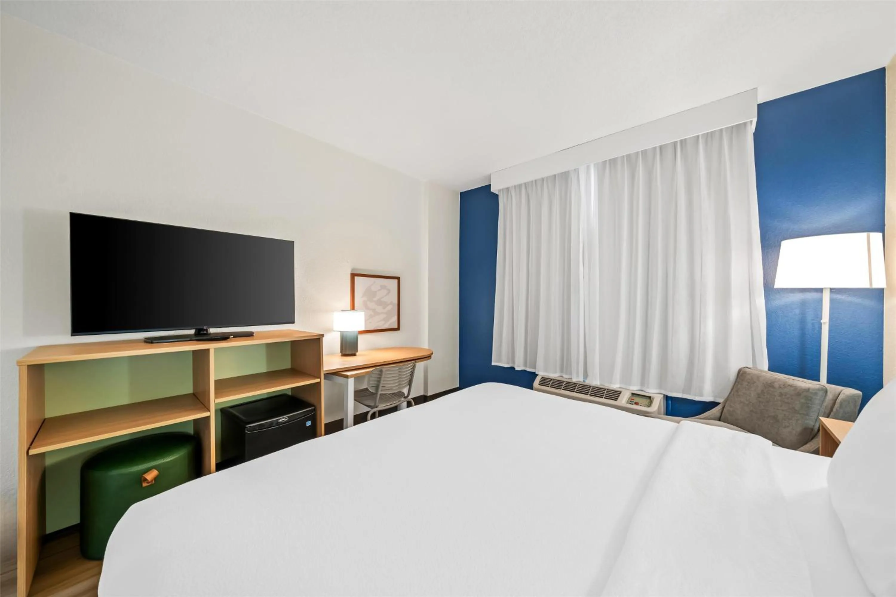 Bed in Spark by Hilton Orlando near Universal