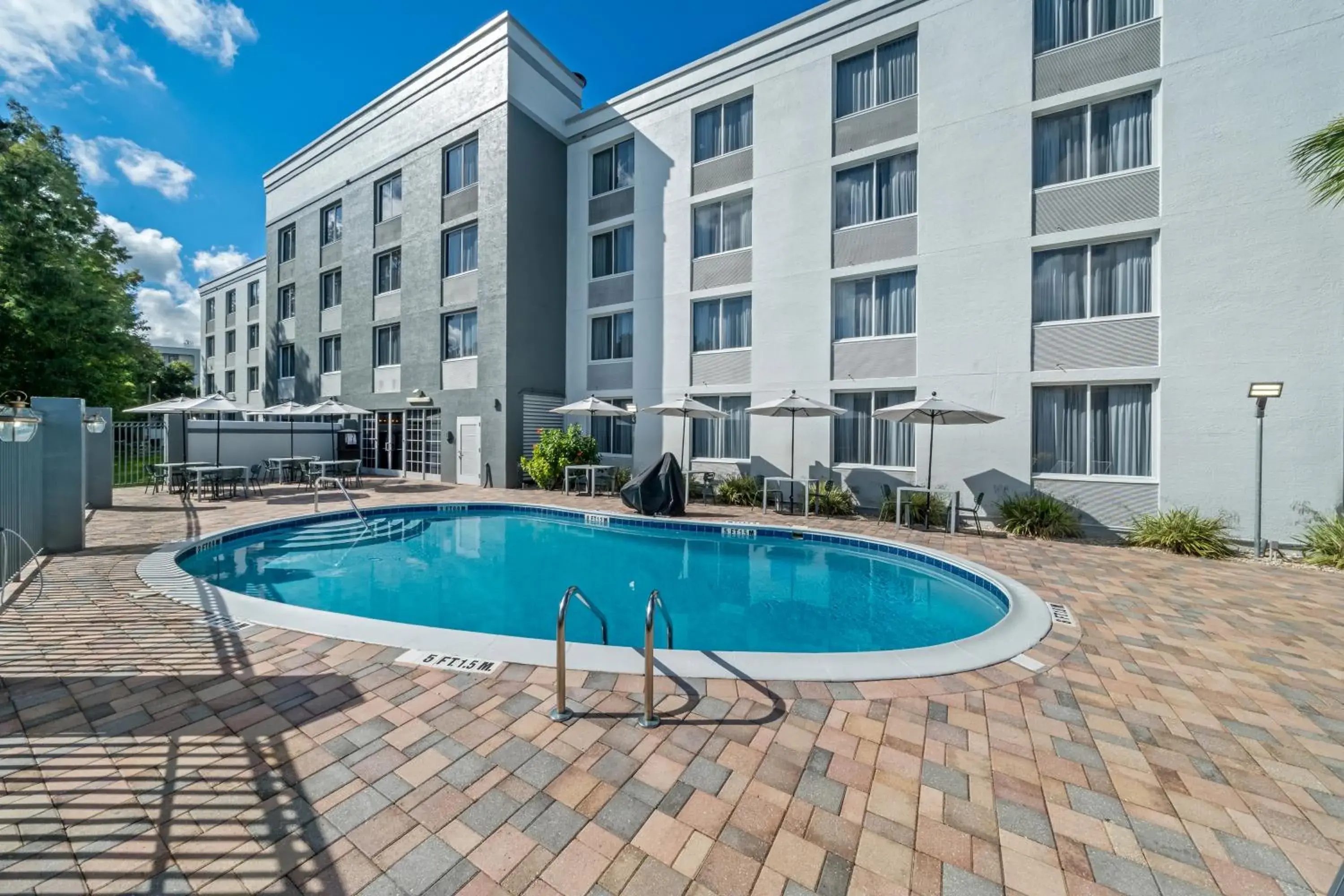 Swimming pool in Spark by Hilton Orlando near Universal Swimming pool in Spark by Hilton Orlando near Universal