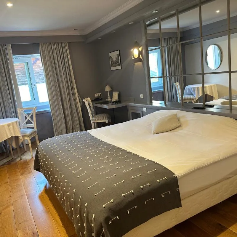 Bed in LE SOLEIL D'OR