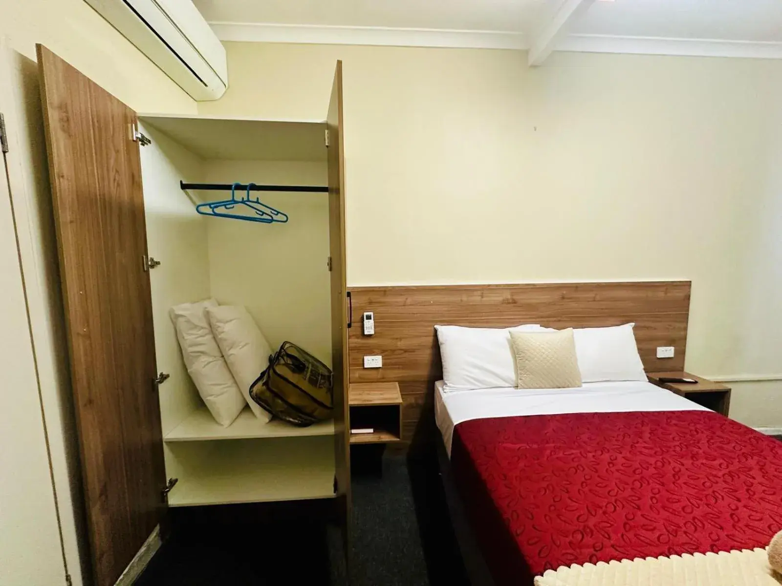 Bed in Wattle Tree Motel Bed in Wattle Tree Motel