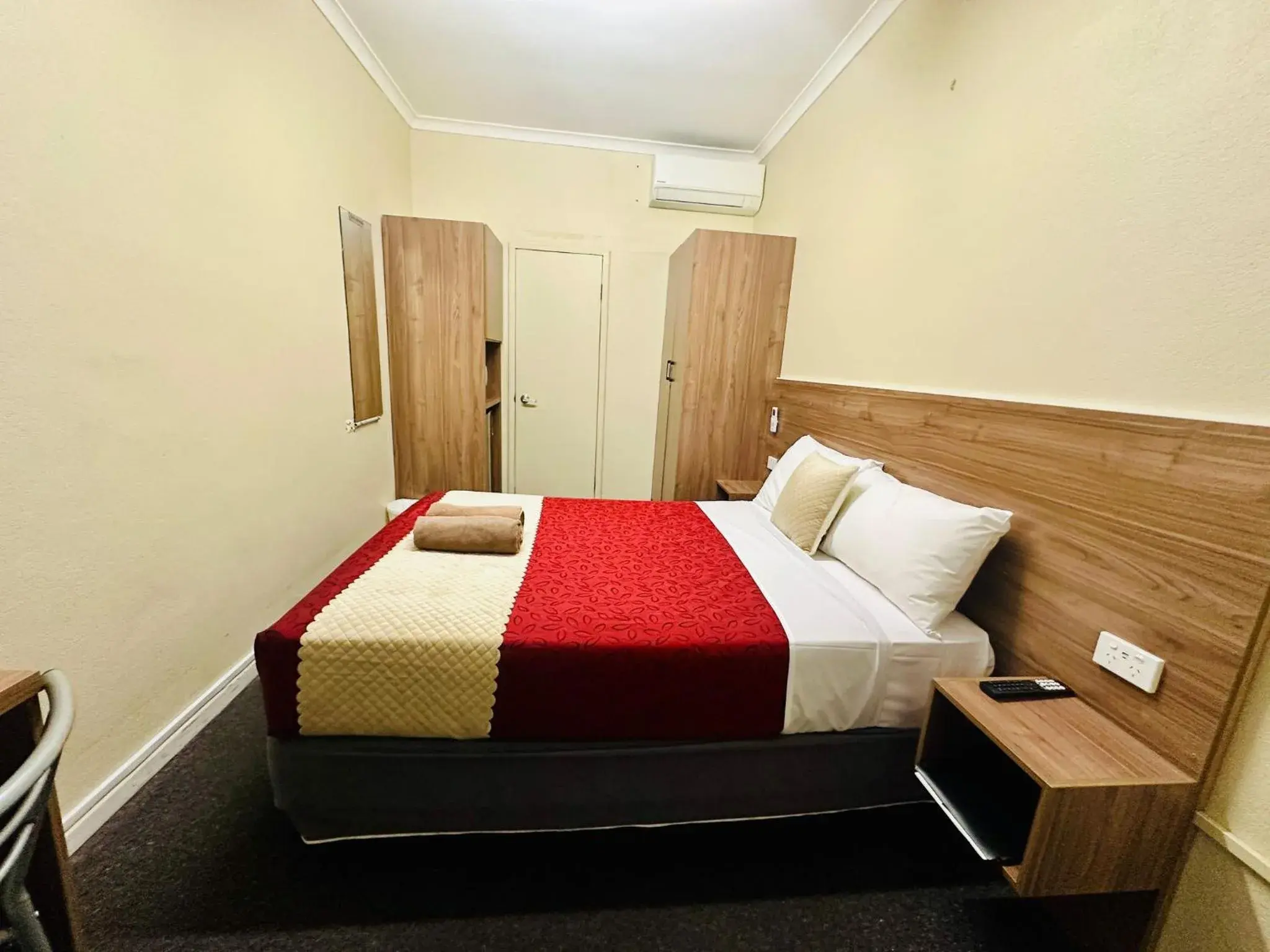 Bed in Wattle Tree Motel Bed in Wattle Tree Motel