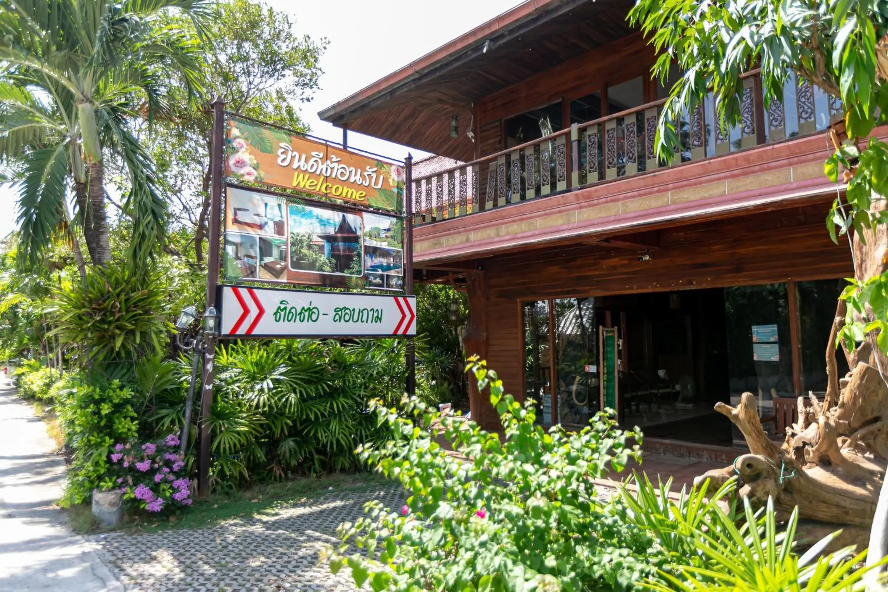 Property building in Deeden Pattaya Resort Property building in Deeden Pattaya Resort