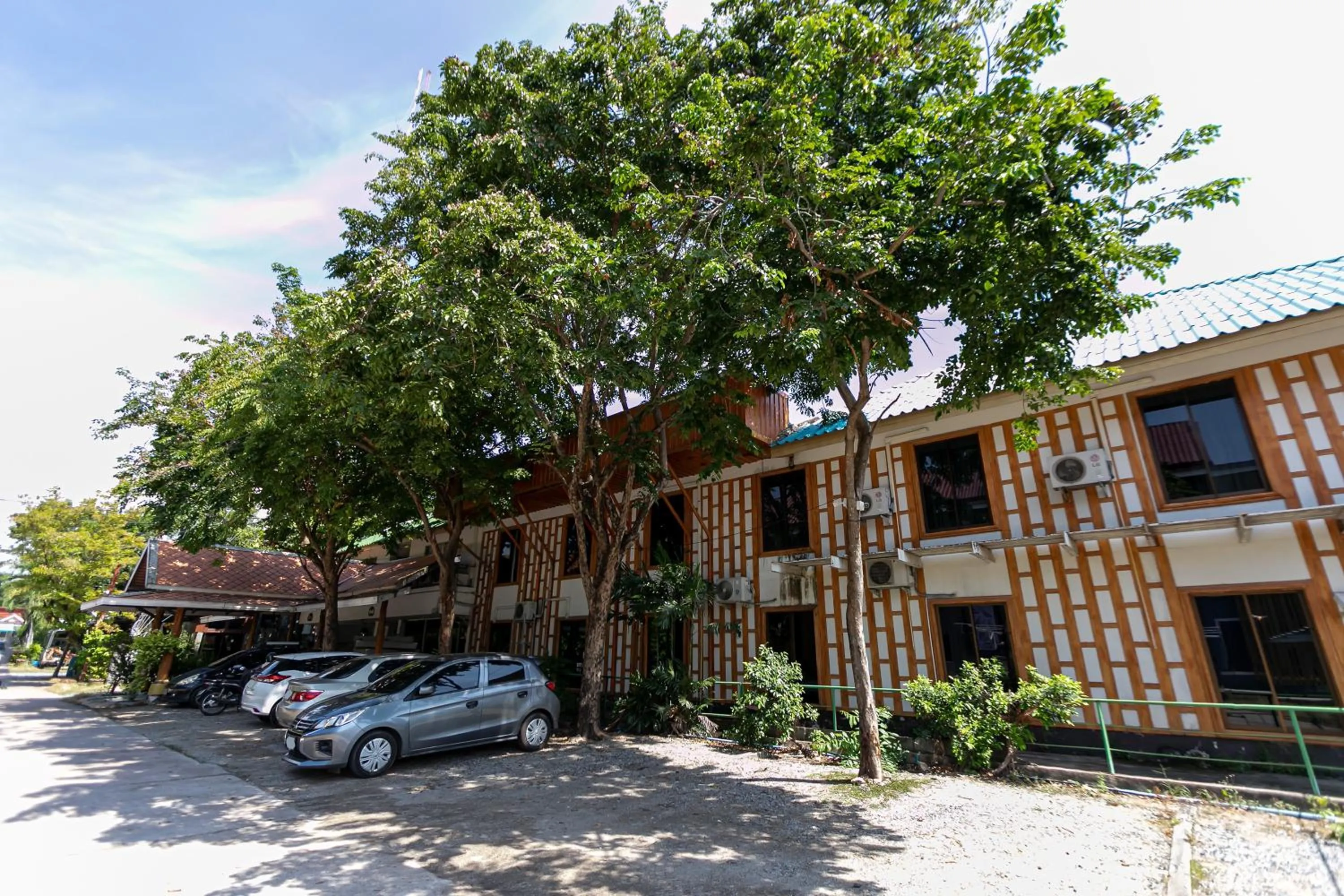 Property building in Deeden Pattaya Resort