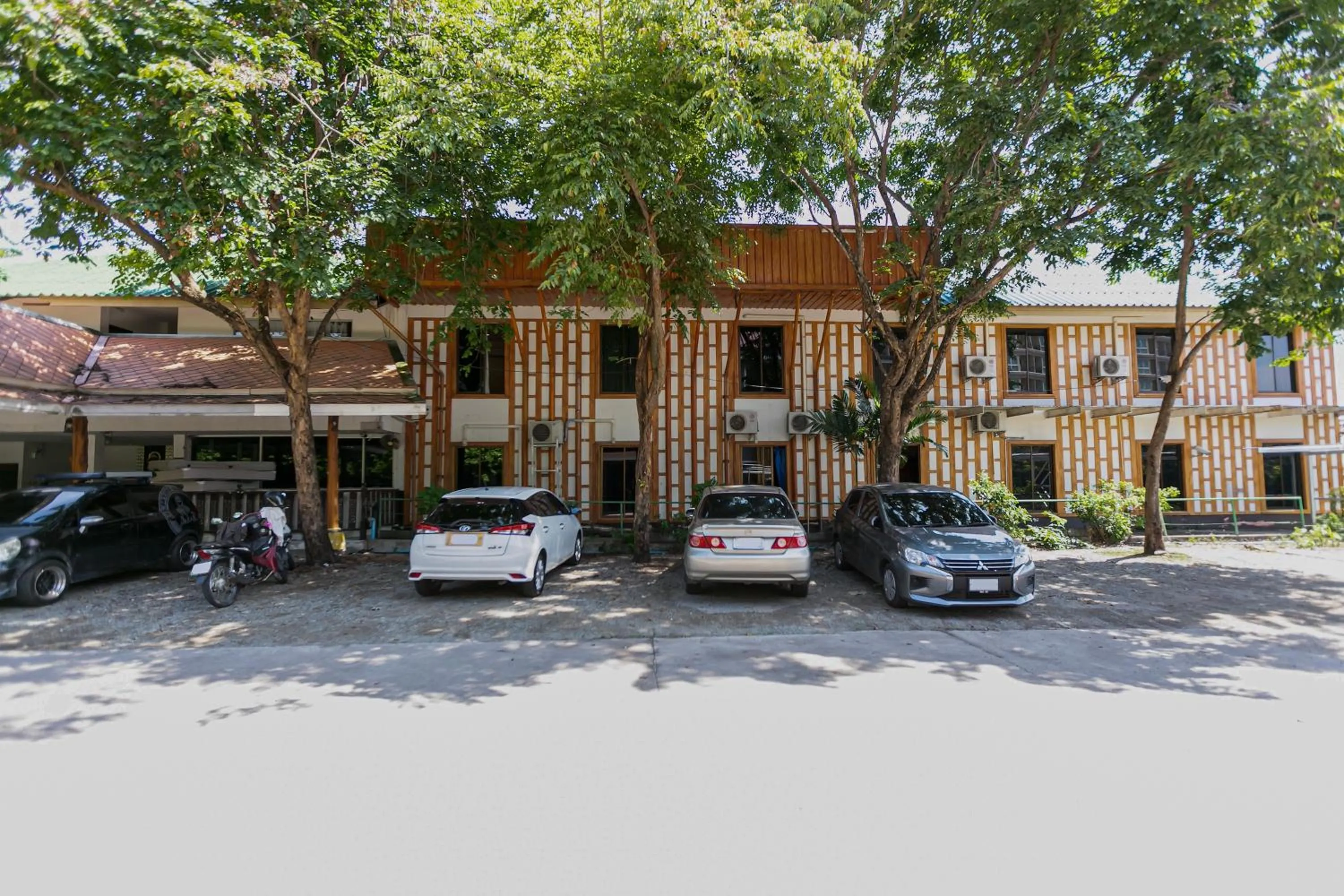 Property building in Deeden Pattaya Resort