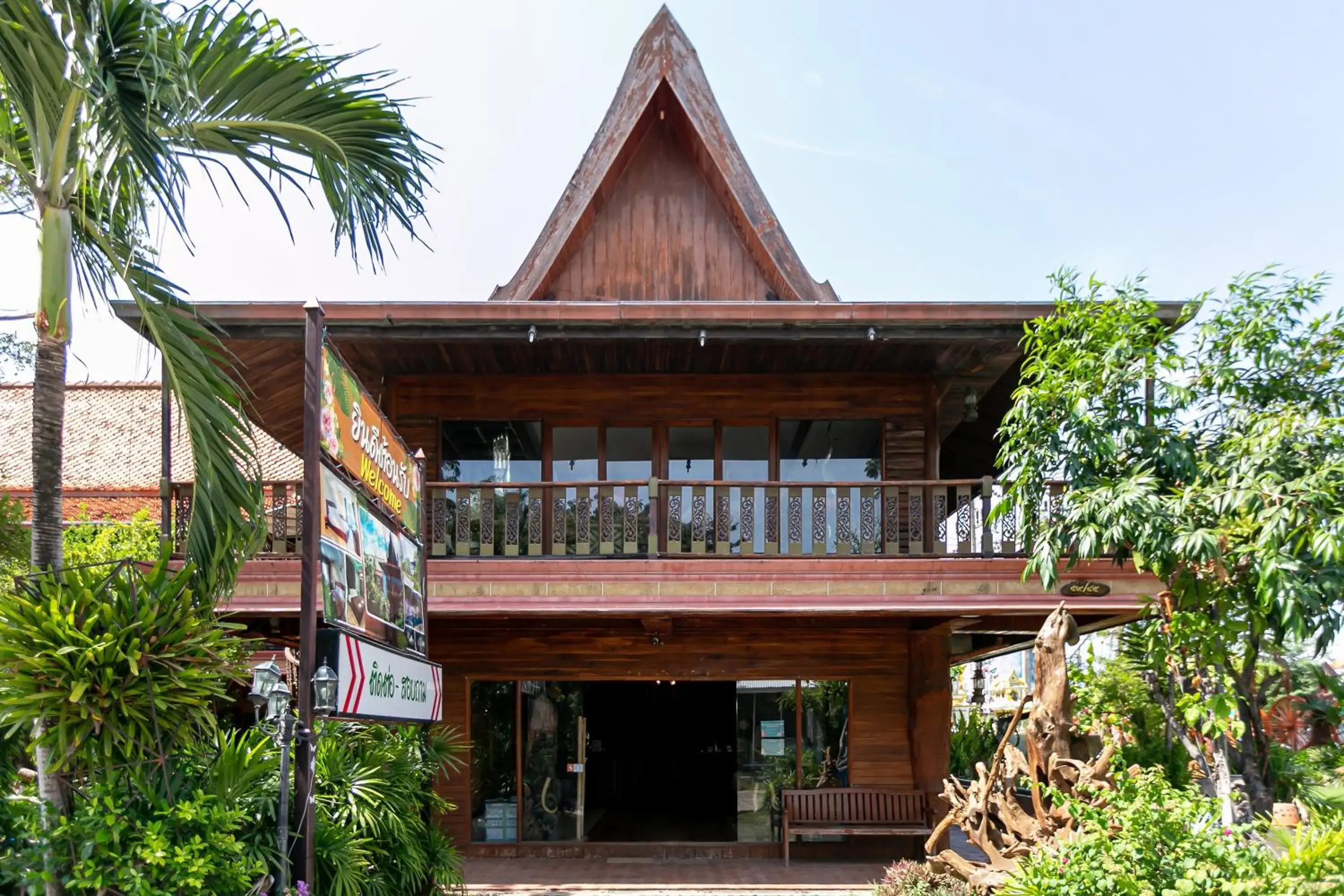 Property building in Deeden Pattaya Resort Property building in Deeden Pattaya Resort