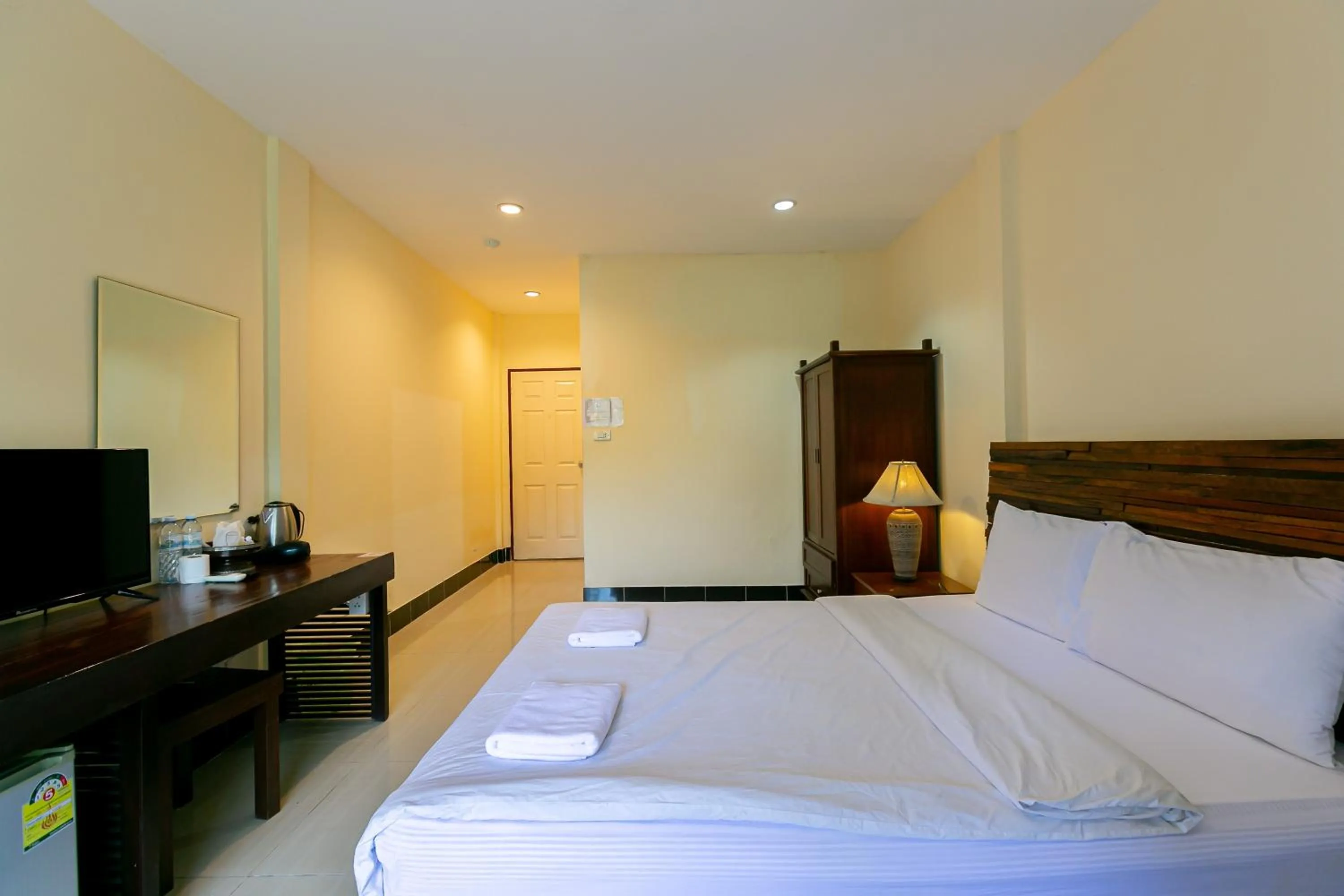 Bed in Deeden Pattaya Resort