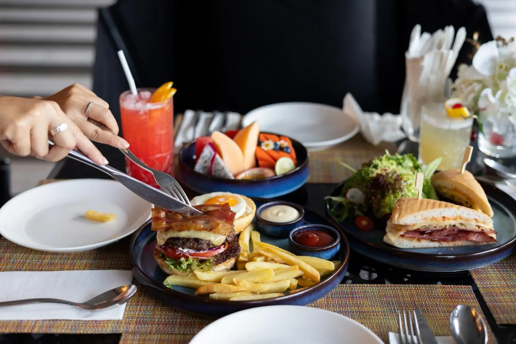 Restaurant/places to eat in DoubleTree by Hilton Sukhumvit Bangkok Restaurant/places to eat in DoubleTree by Hilton Sukhumvit Bangkok