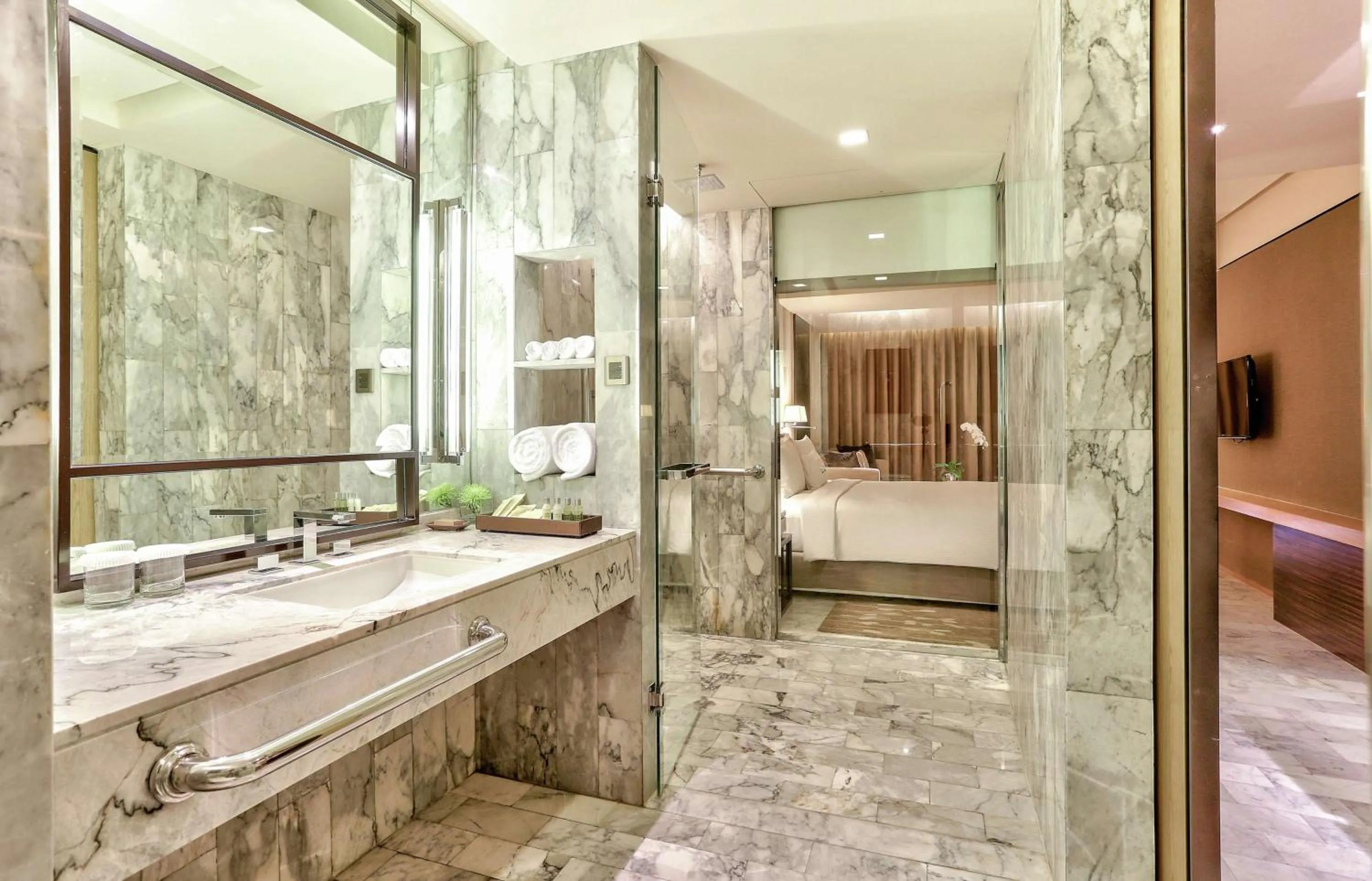 Bathroom in DoubleTree by Hilton Sukhumvit Bangkok