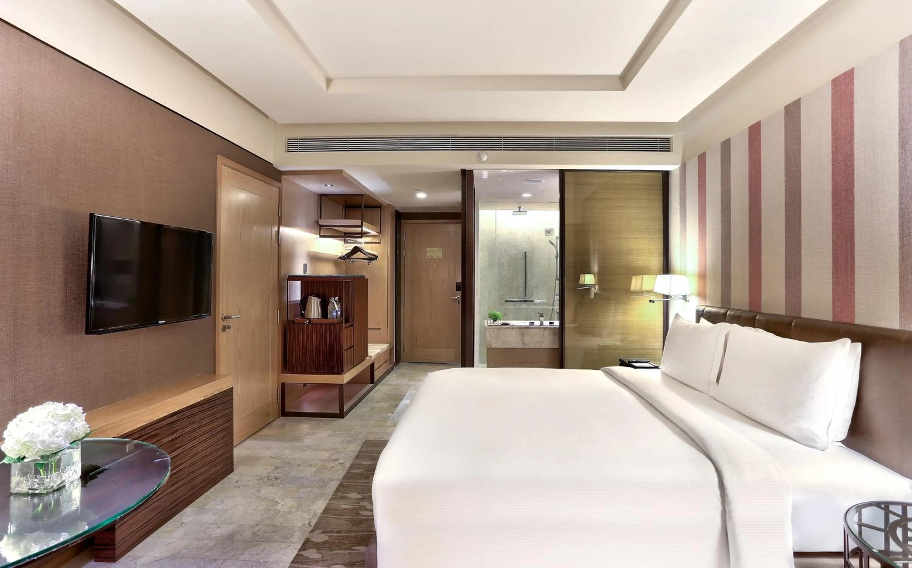 Bedroom, Bed in DoubleTree by Hilton Sukhumvit Bangkok