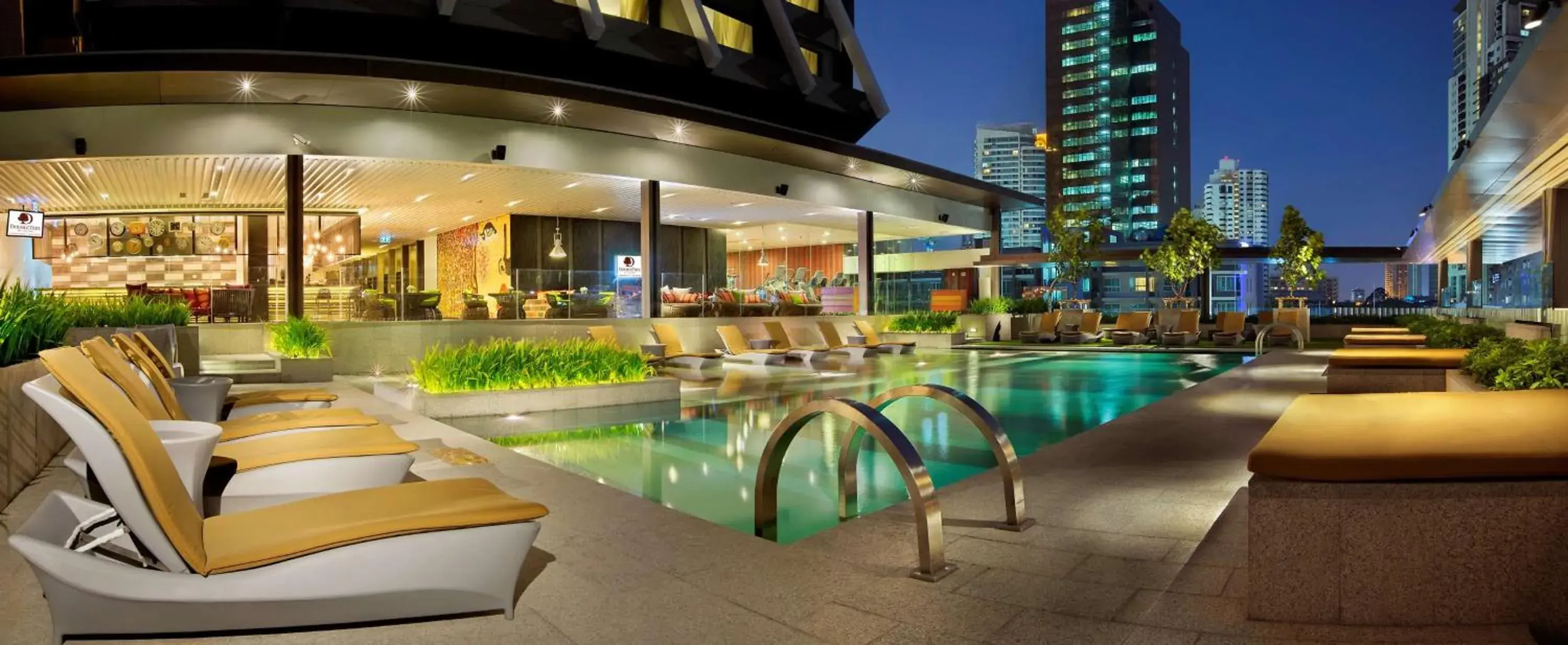 Pool view in DoubleTree by Hilton Sukhumvit Bangkok Pool view in DoubleTree by Hilton Sukhumvit Bangkok