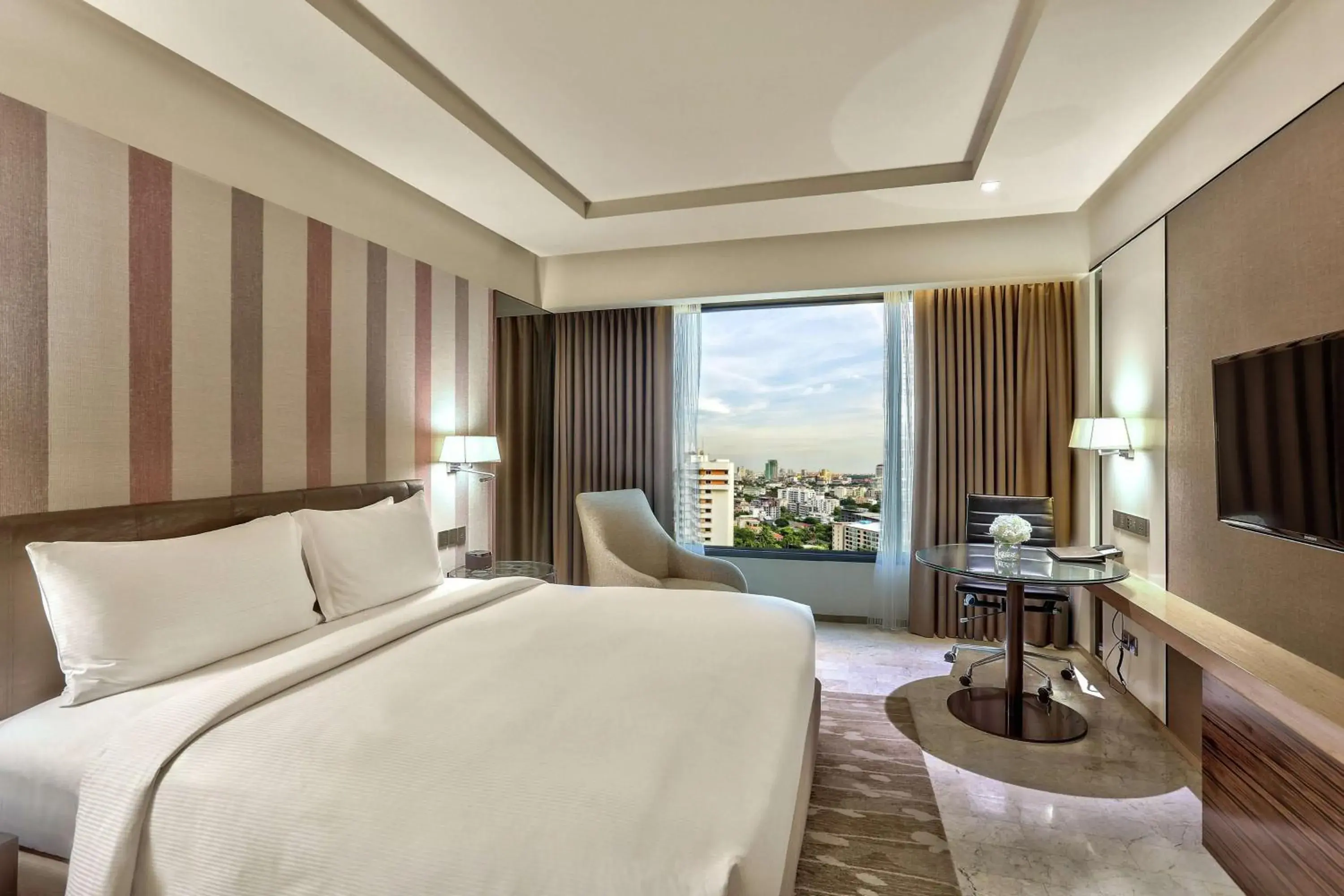 King Guest Room in DoubleTree by Hilton Sukhumvit Bangkok King Guest Room in DoubleTree by Hilton Sukhumvit Bangkok
