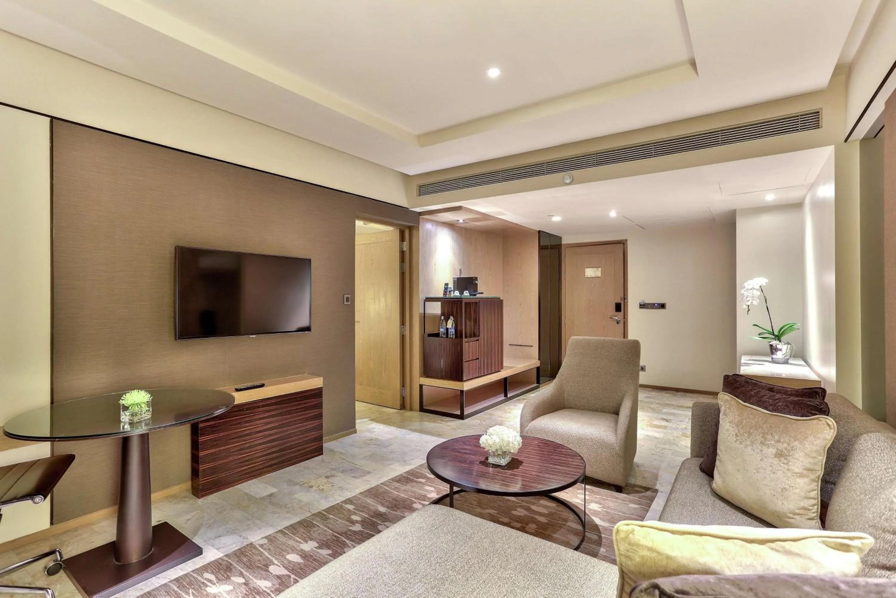 Bedroom in DoubleTree by Hilton Sukhumvit Bangkok