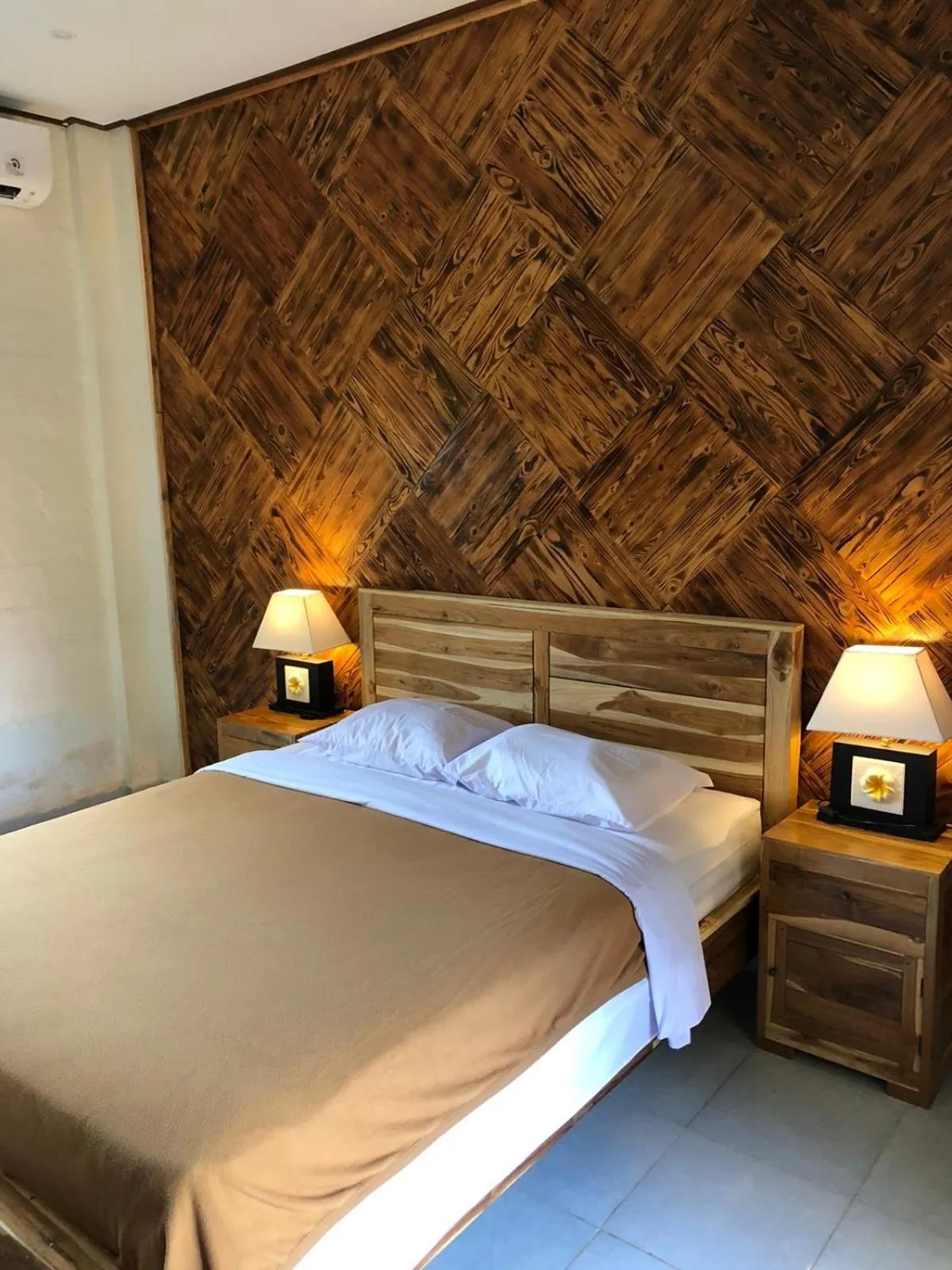 Photo of the whole room, Bed in Satria Bungalow