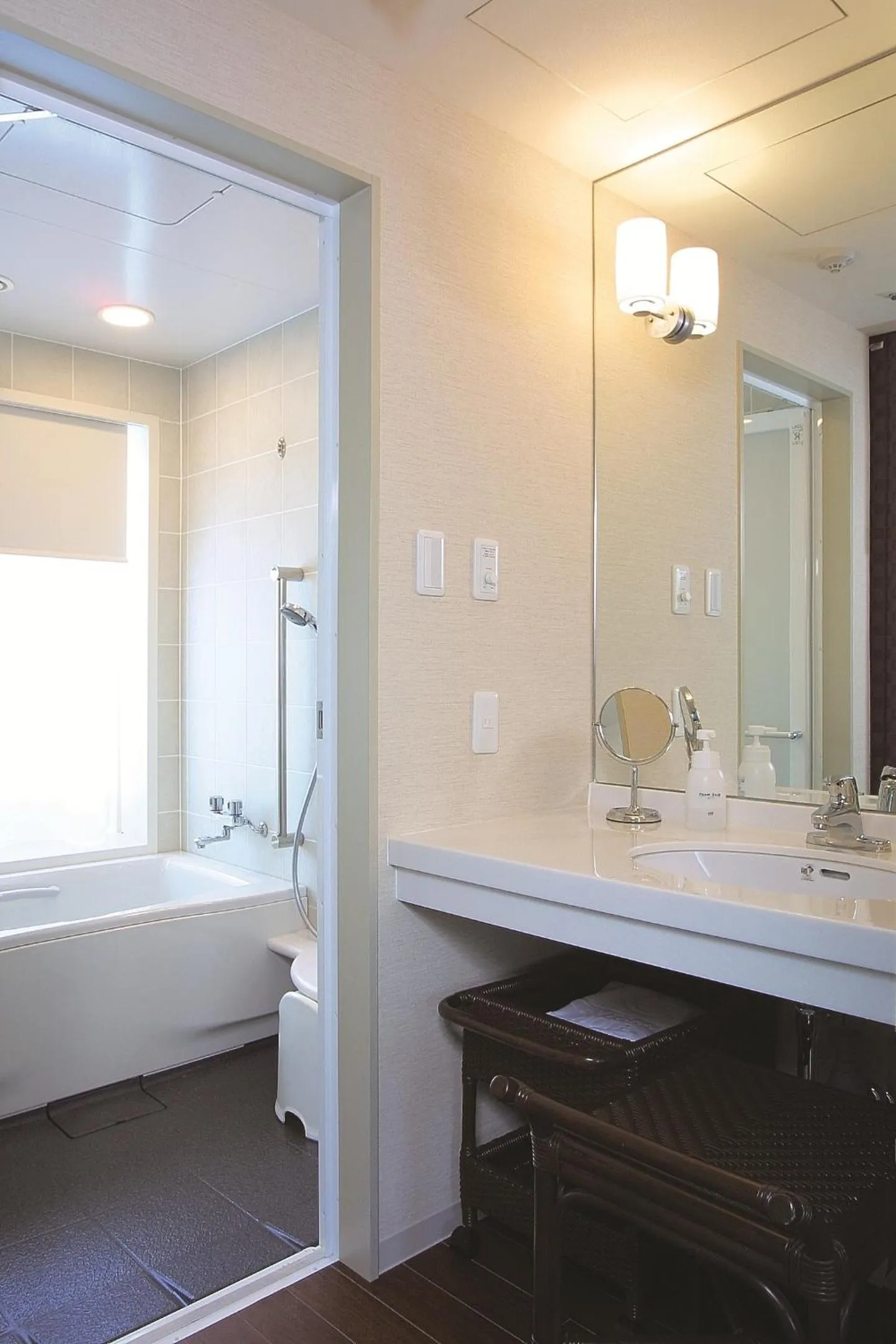 Bathroom, Bed in Centrair Hotel